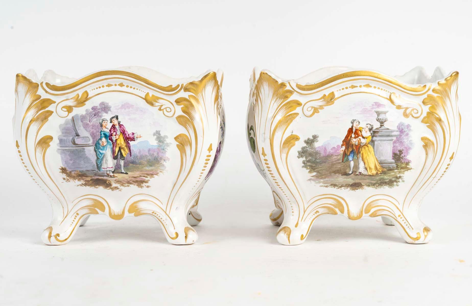 Coppia di bouquetières in porcellana, XIX secolo, periodo Napoleone III.

Coppia di bouquetières in porcellana del XIX secolo, periodo Napoleone III.
H: 13.5cm, L: 15cm, P: 15cm