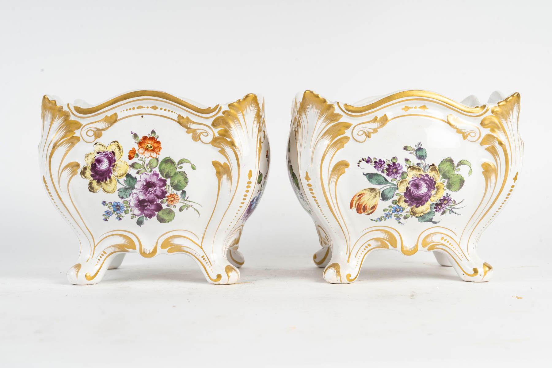 Coppia di bouquetières in porcellana, XIX secolo, periodo Napoleone III. in vendita 2