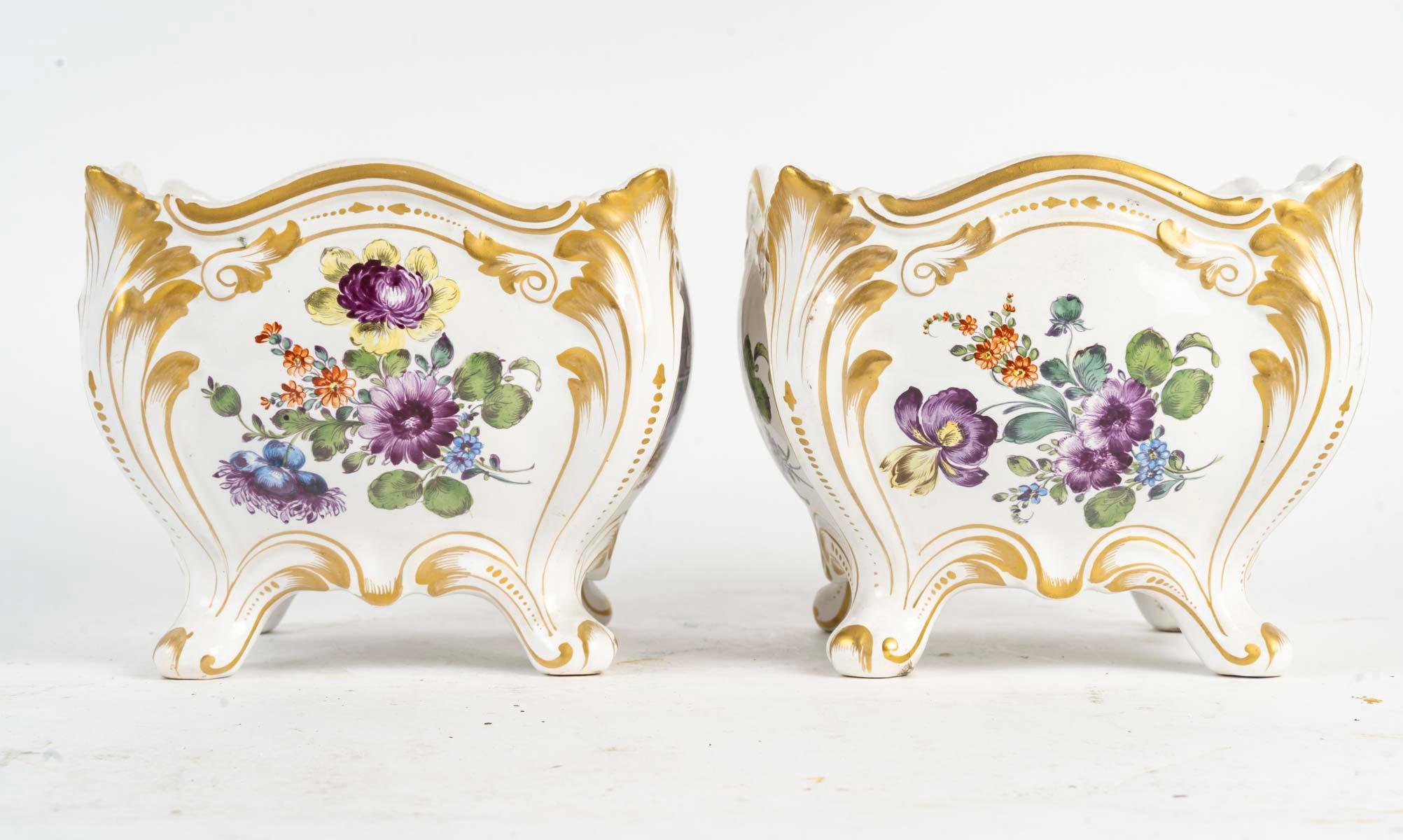 Coppia di bouquetières in porcellana, XIX secolo, periodo Napoleone III. in vendita 3