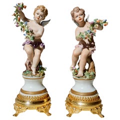 Paire de chérubins en porcelaine de Capodimonte Figures de putti polychromes du 20e siècle