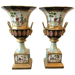 Paar Porzellan-Chinoiserie-Urnen von Chelsea House