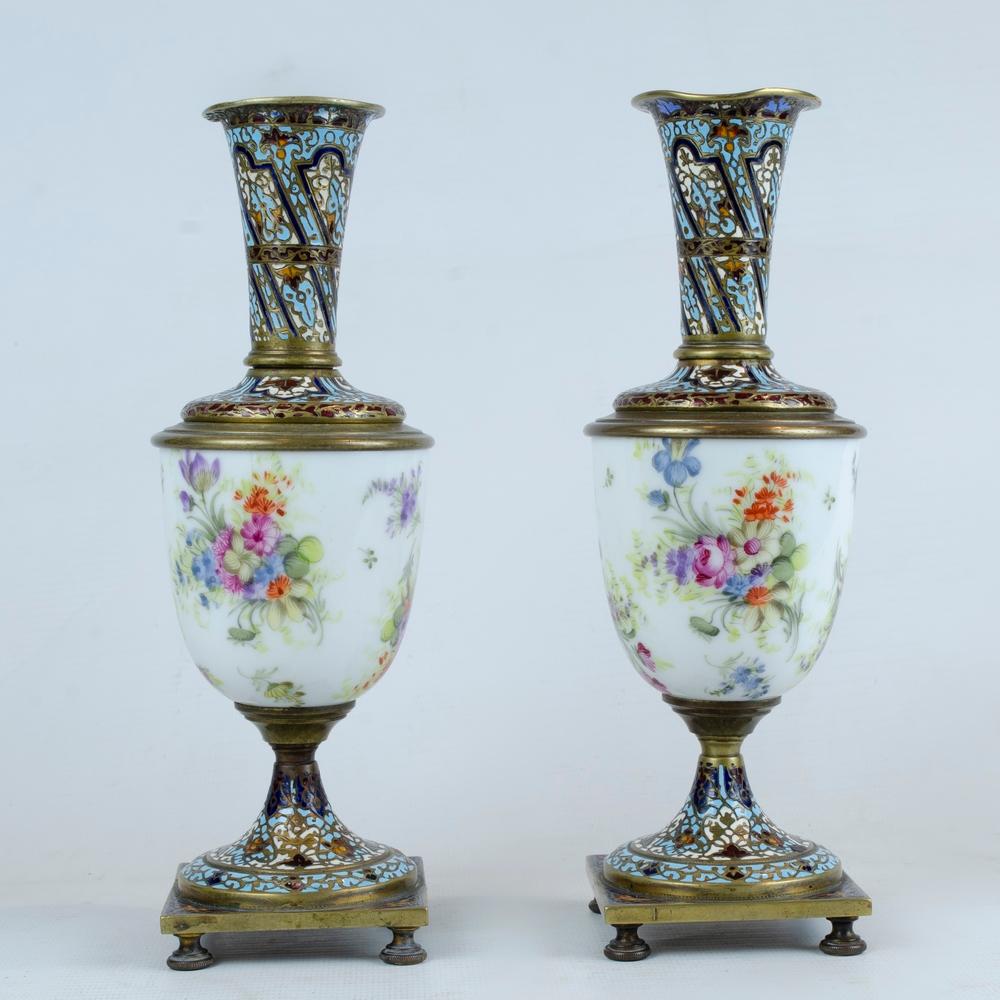 Pair of porcelain, cloisonné and bronze vases, France, around 1900
Pair of Sevres porcelain vases with bronze, cloisonne, hand painted with a beautiful flower design and both the base and the neck have intricate patterns also hand