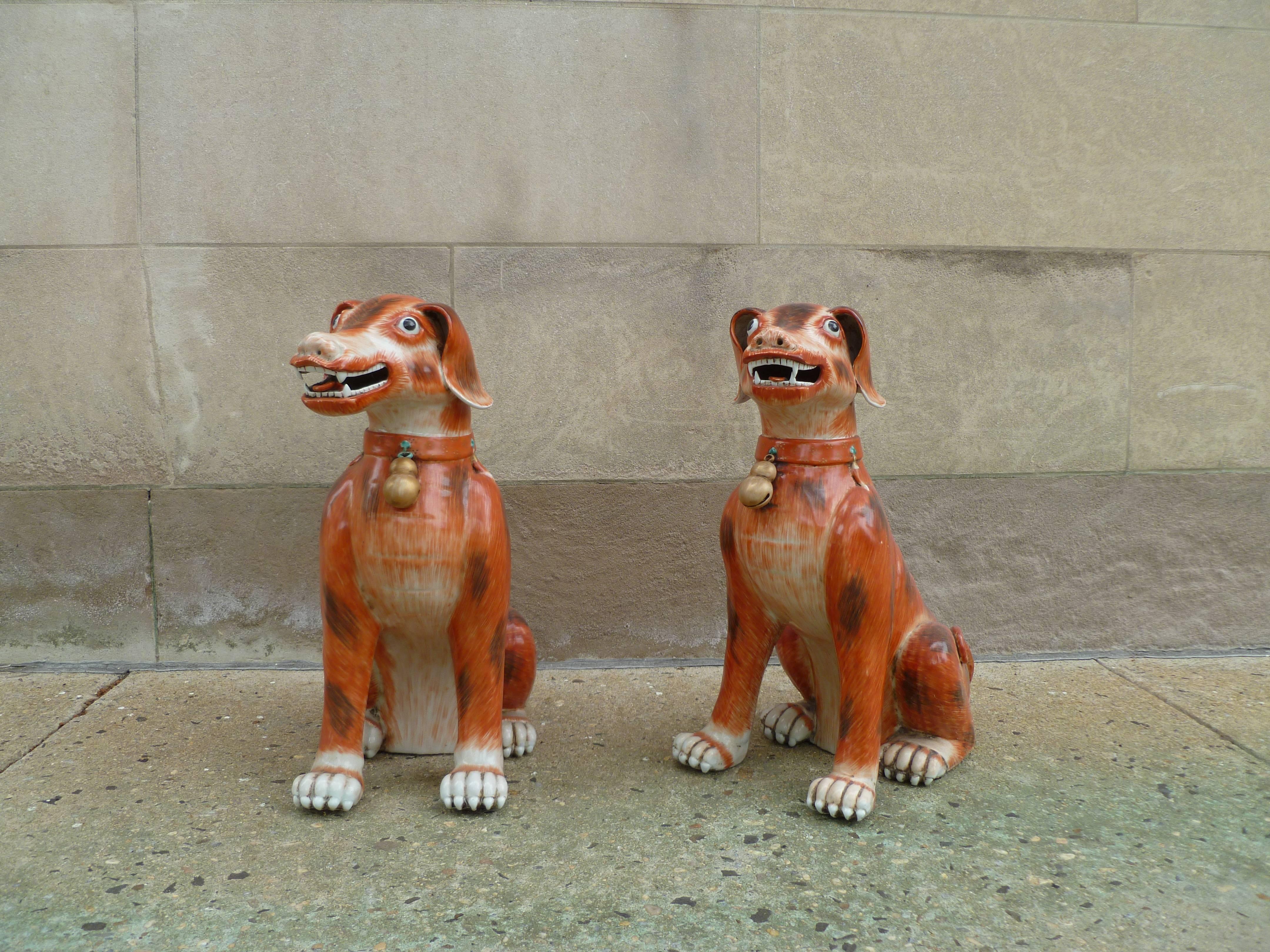 Pair of porcelain dogs. Well models.