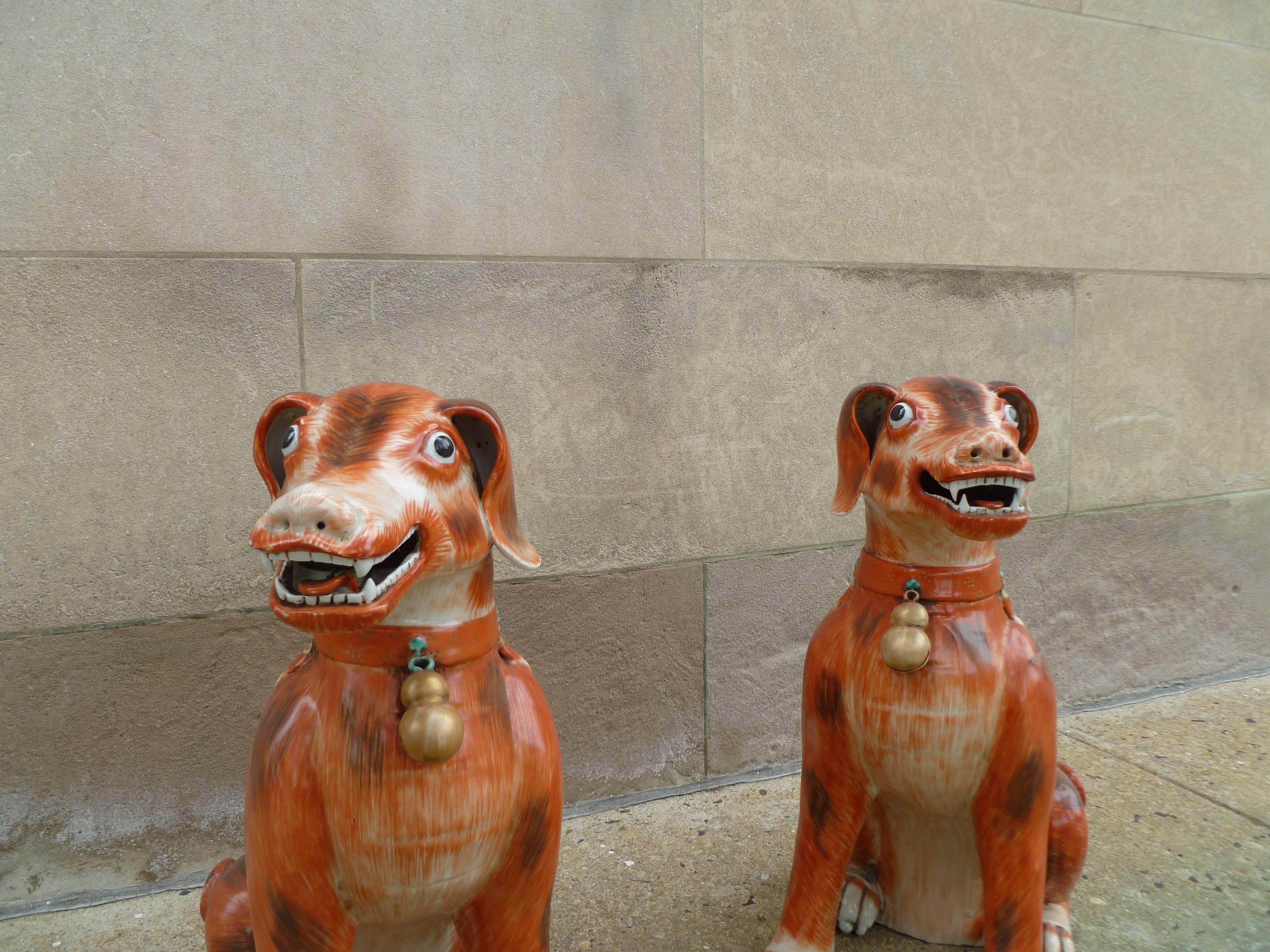 Chinese Export Pair of Porcelain Dogs For Sale