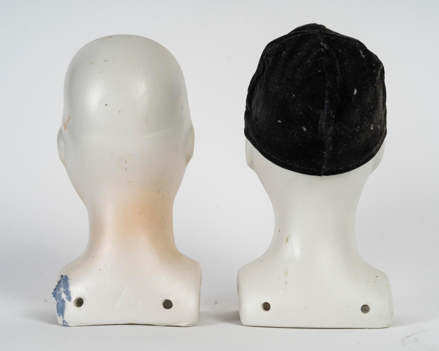 Pareja de cabezas de muñecas de porcelana, 1960. en Bueno estado para la venta en Saint-Ouen, FR