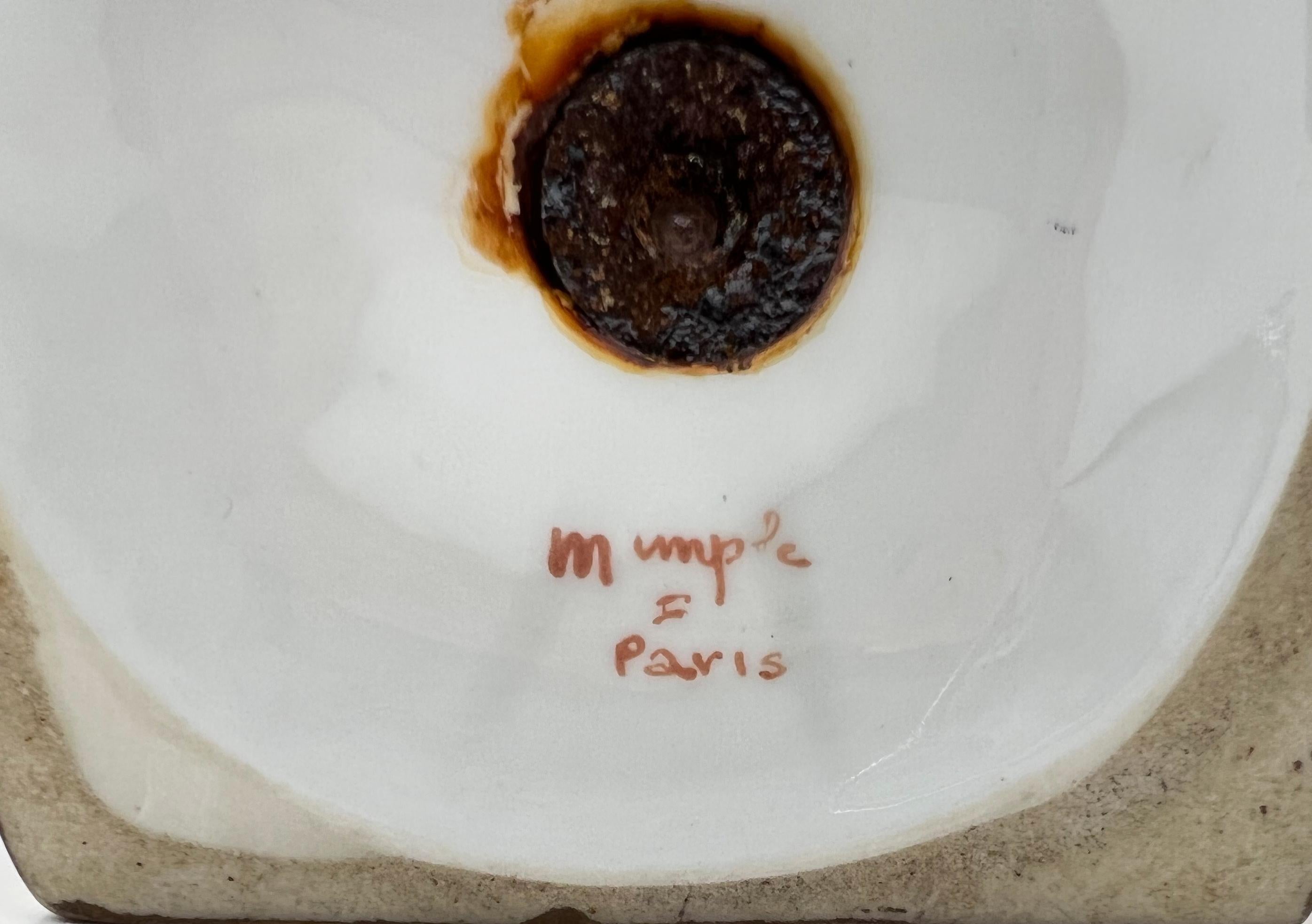 Coppia di vasi in porcellana stile impero con il marchio Paris in vendita 2