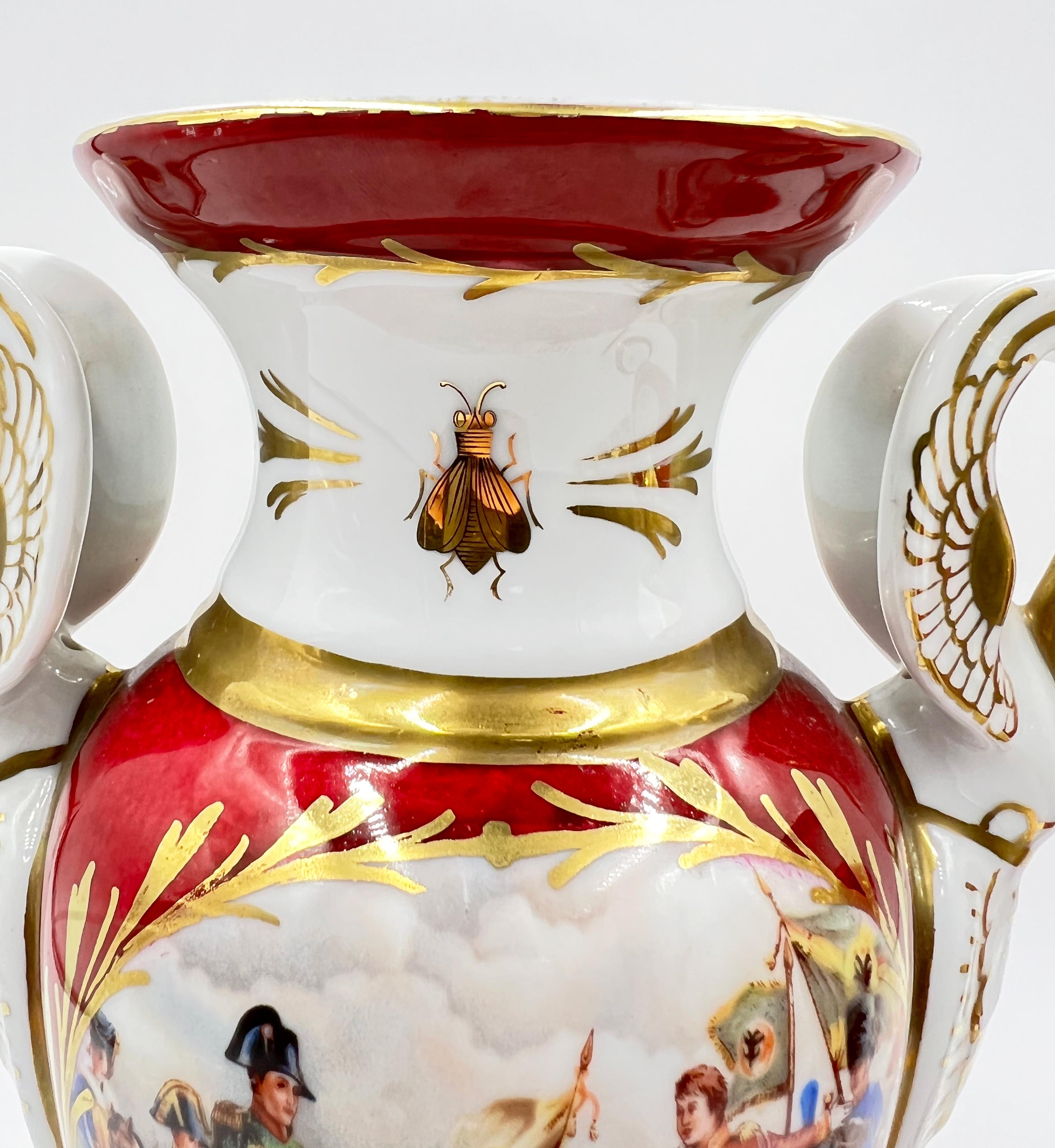 Français Paire de vases en porcelaine de style Empire marqus Paris en vente