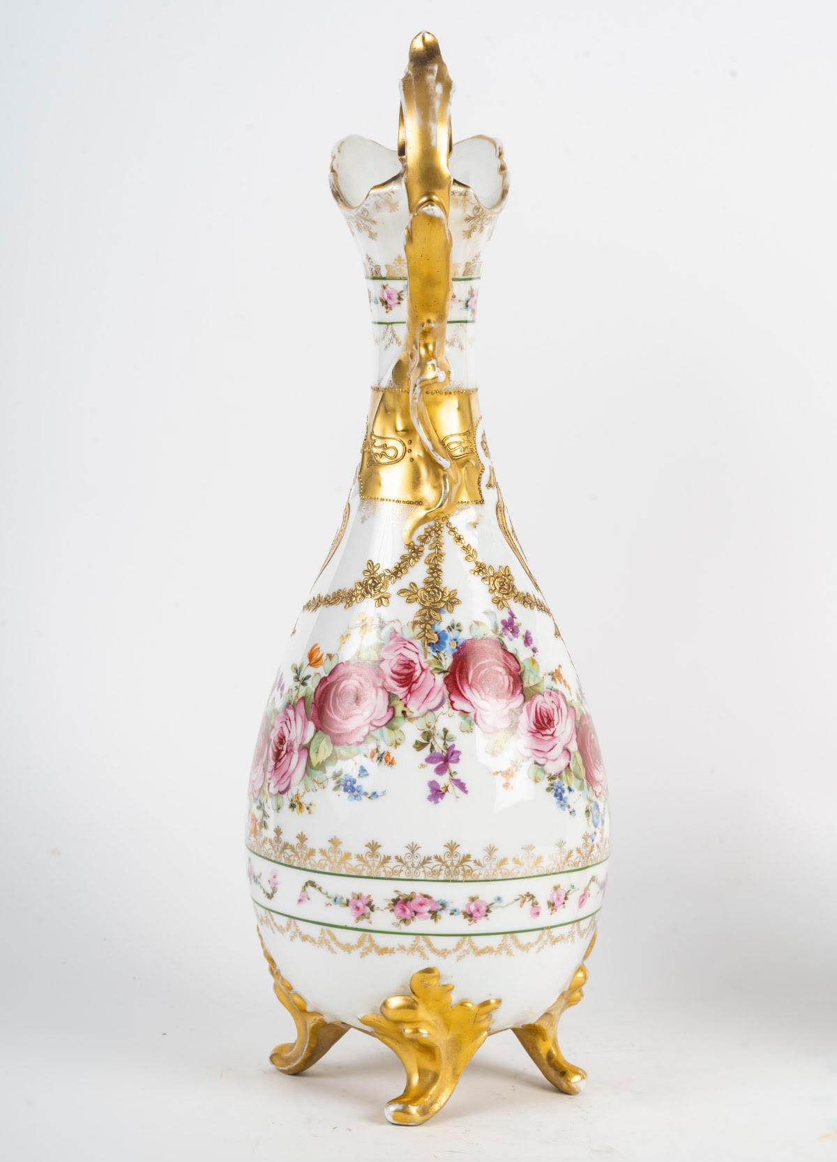 Paire d'aiguières en porcelaine, XIXe siècle, période Napoléon III. en vente 2