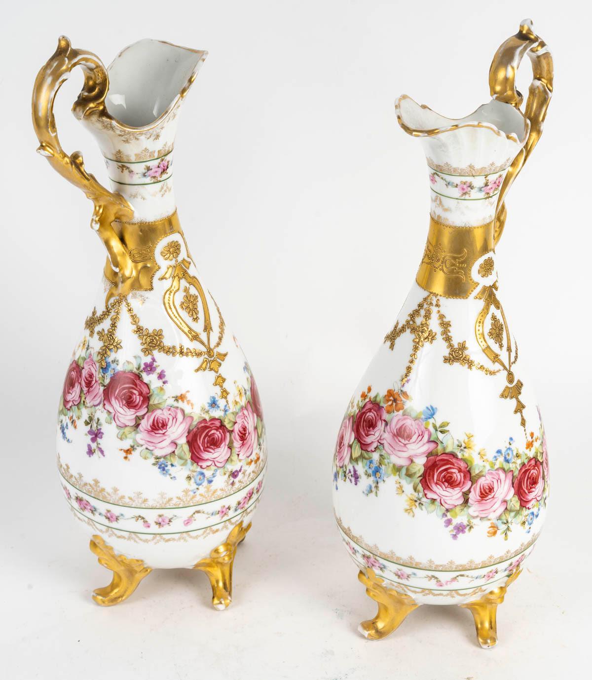 Paire d'aiguières en porcelaine, XIXe siècle, période Napoléon III. en vente 3