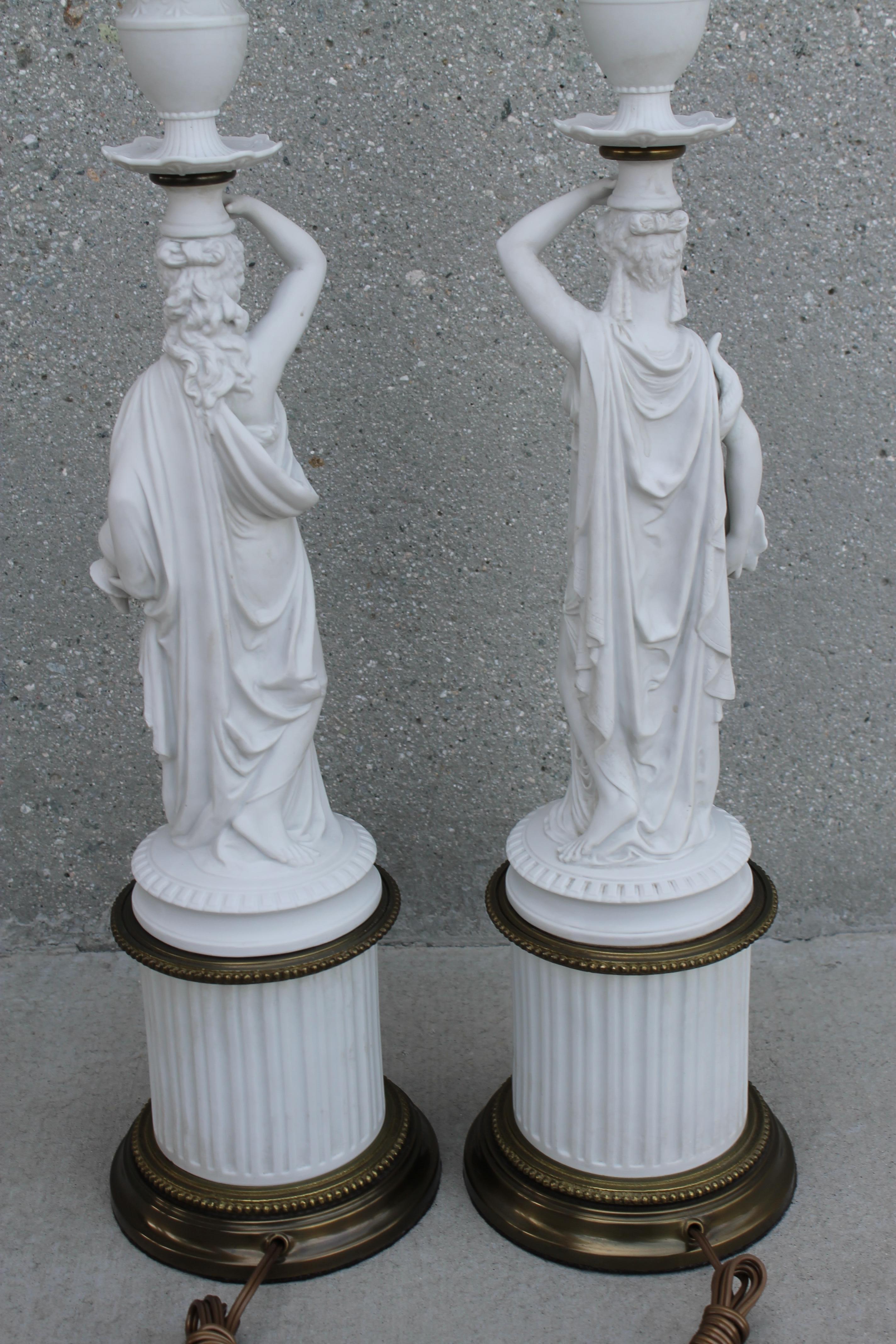 Paire de lampes déesses en porcelaine, Demeter et Iris en vente 3