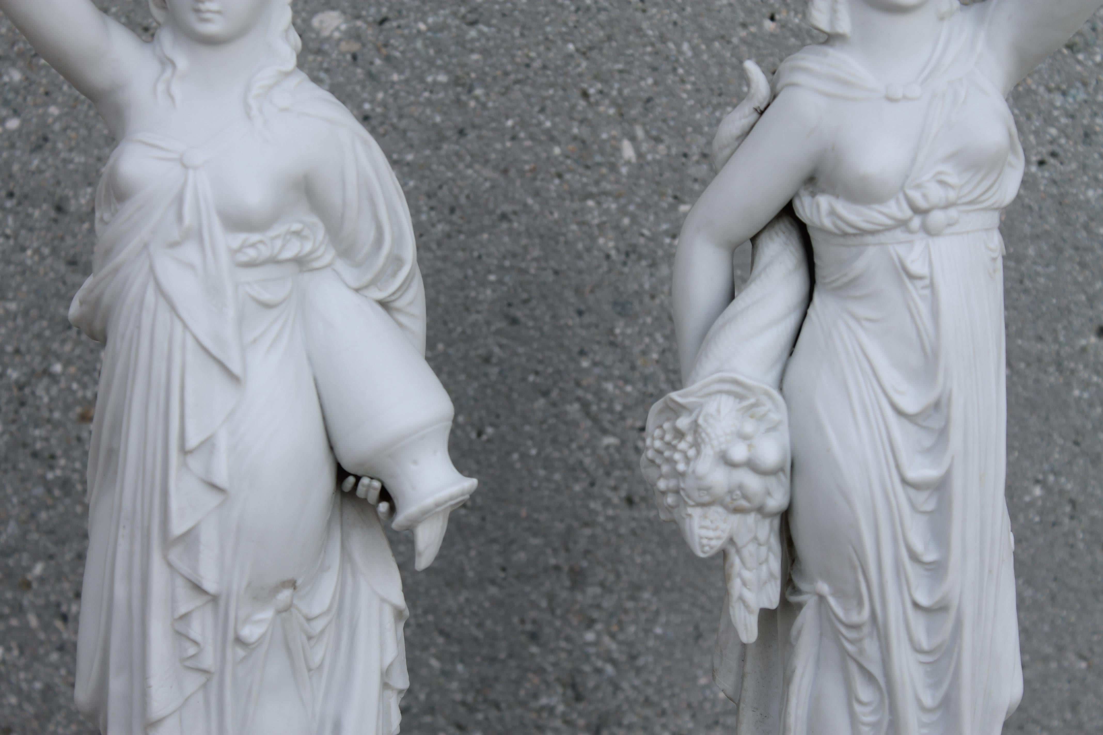 Milieu du XXe siècle Paire de lampes déesses en porcelaine, Demeter et Iris en vente