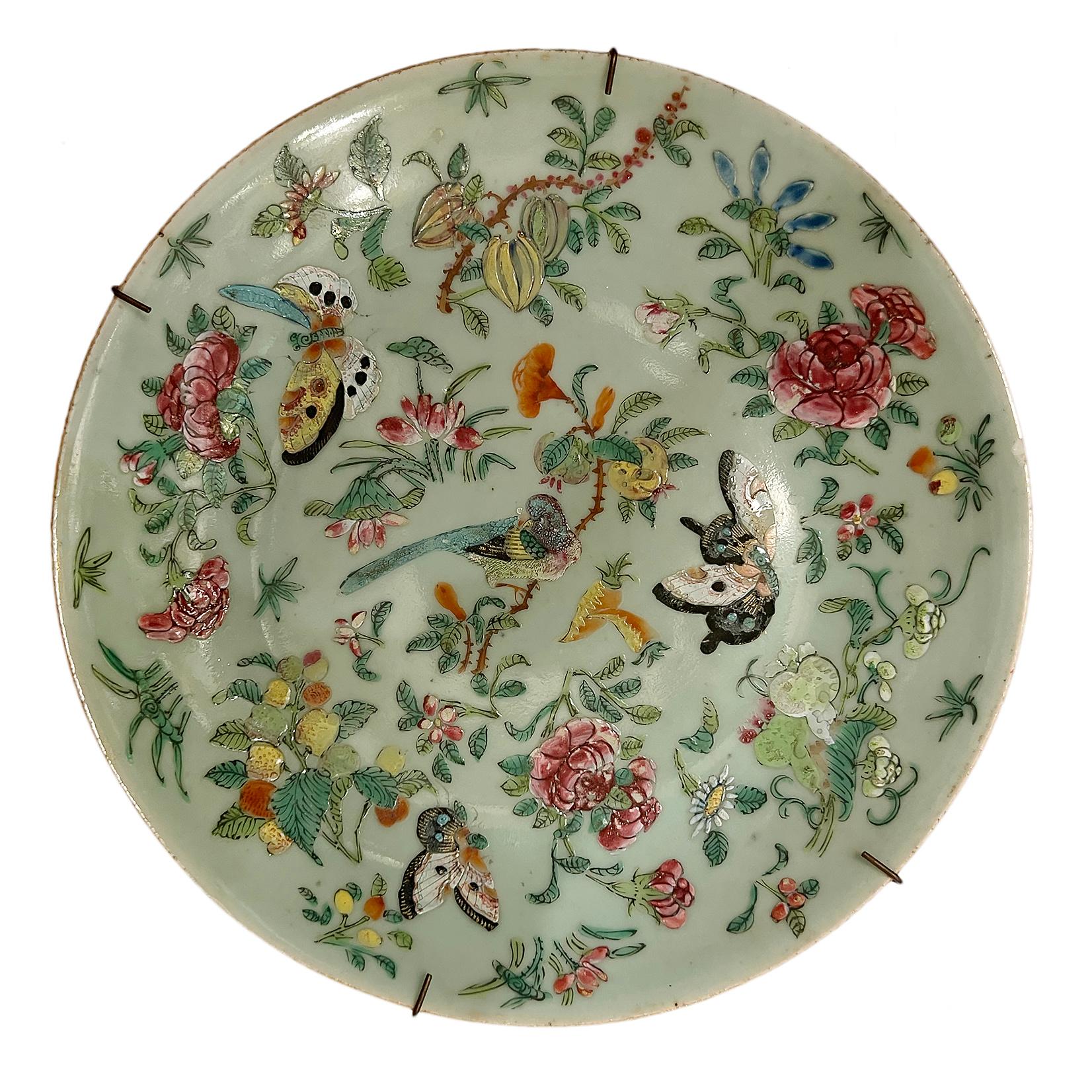 Chinese Pair of Porcelain Hand-Painted Decorative Plates For Sale