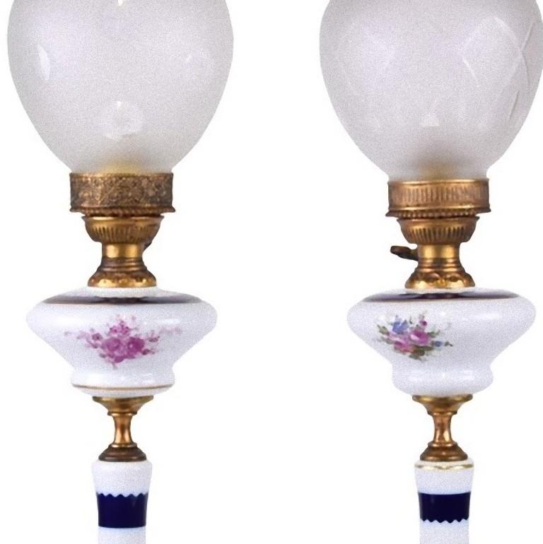 Pair of Porcelain Lamps by French Manufacture, Early 20th Century For Sale 1