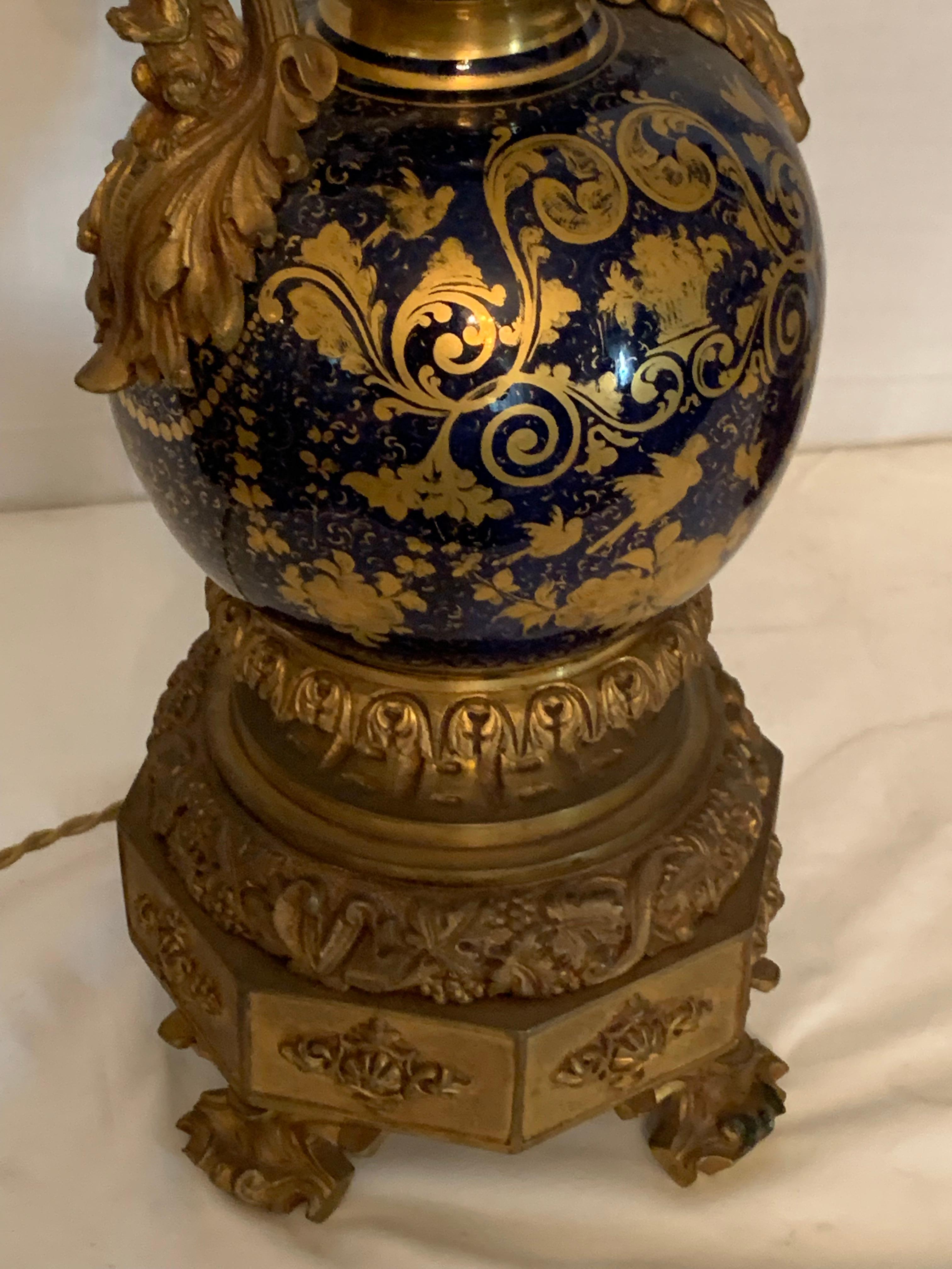 Pair of porcelain lamps ormolu bronze In Good Condition For Sale In Los Angeles, CA