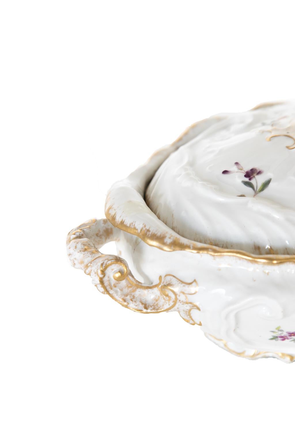 Fin du XIXe siècle Paire de soupières en porcelaine de Limoges en vente