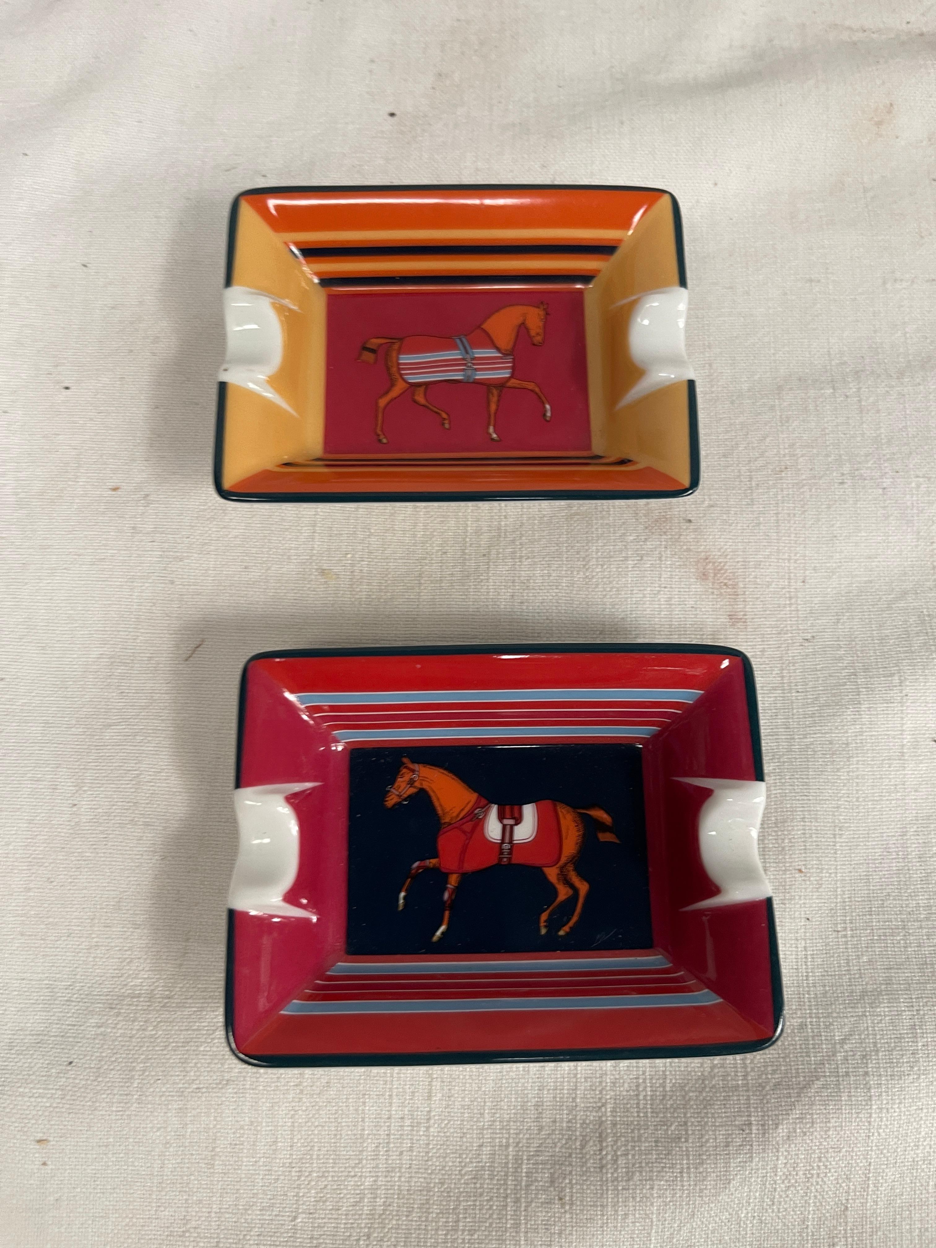 Coppia di mini posacenere in porcellana di Hermès In condizioni buone in vendita a New York, NY