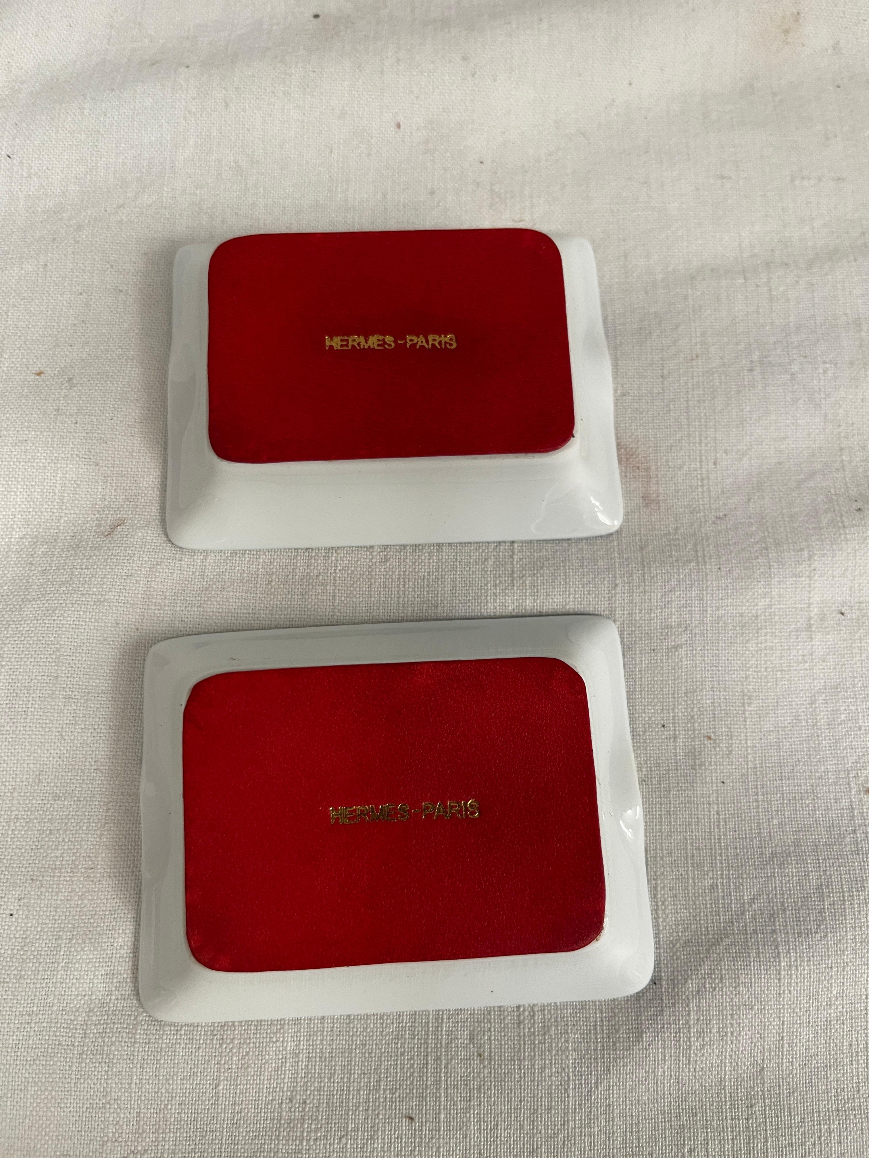 Fine XX secolo Coppia di mini posacenere in porcellana di Hermès in vendita