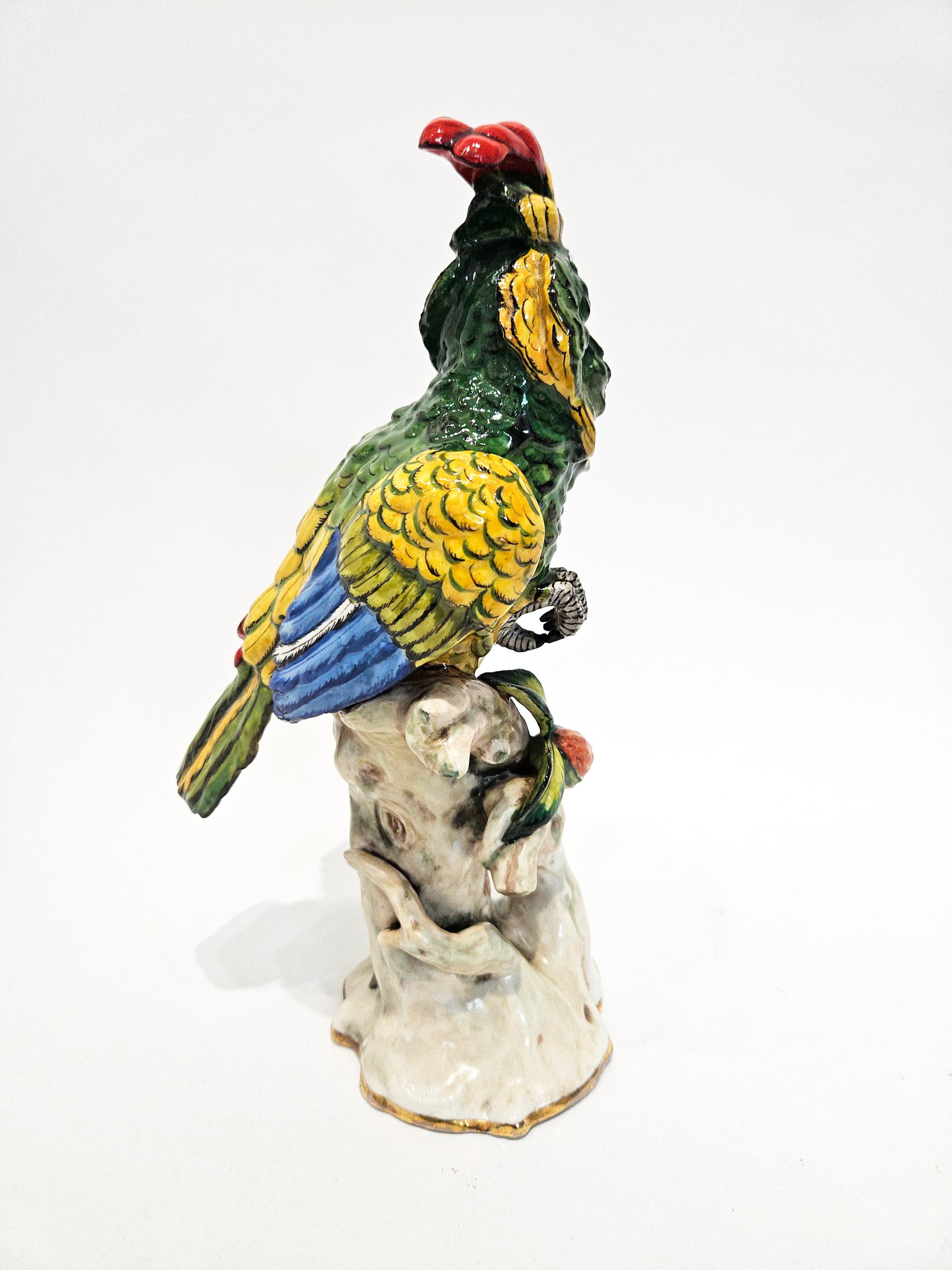 Pareja de loros / cacatúas de porcelana, estilo Meissen, Alemania, c. 1920 en Bueno estado para la venta en London, GB