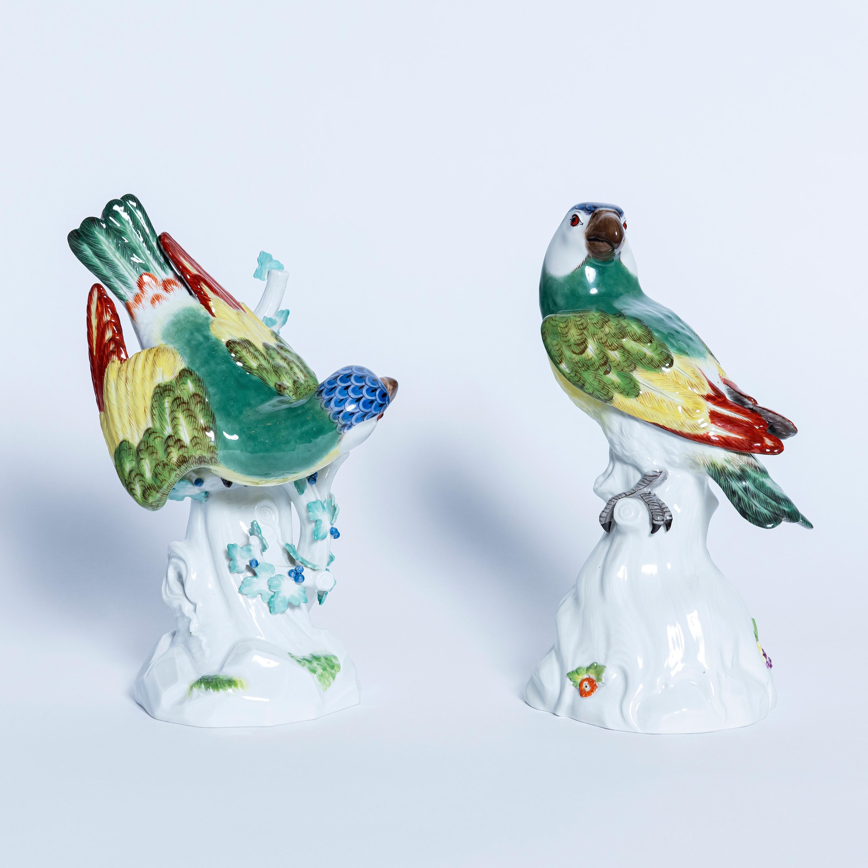 Pareja de loros de porcelana firmados Meissen. Alemania, principios del siglo XX.