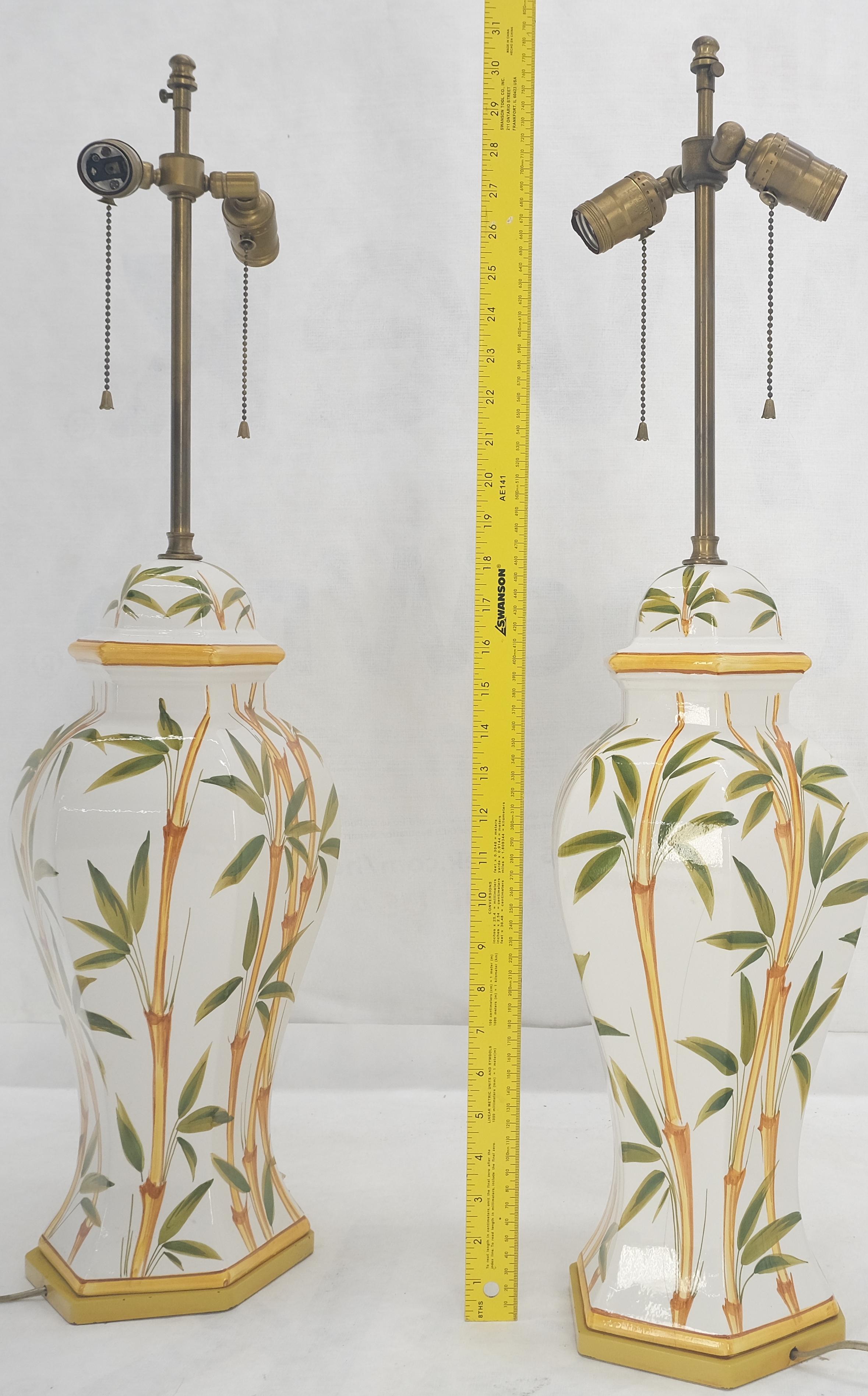Paire de lampes en forme d'oignon en porcelaine, céramique à base hexagonale et motif bambou en vente 6