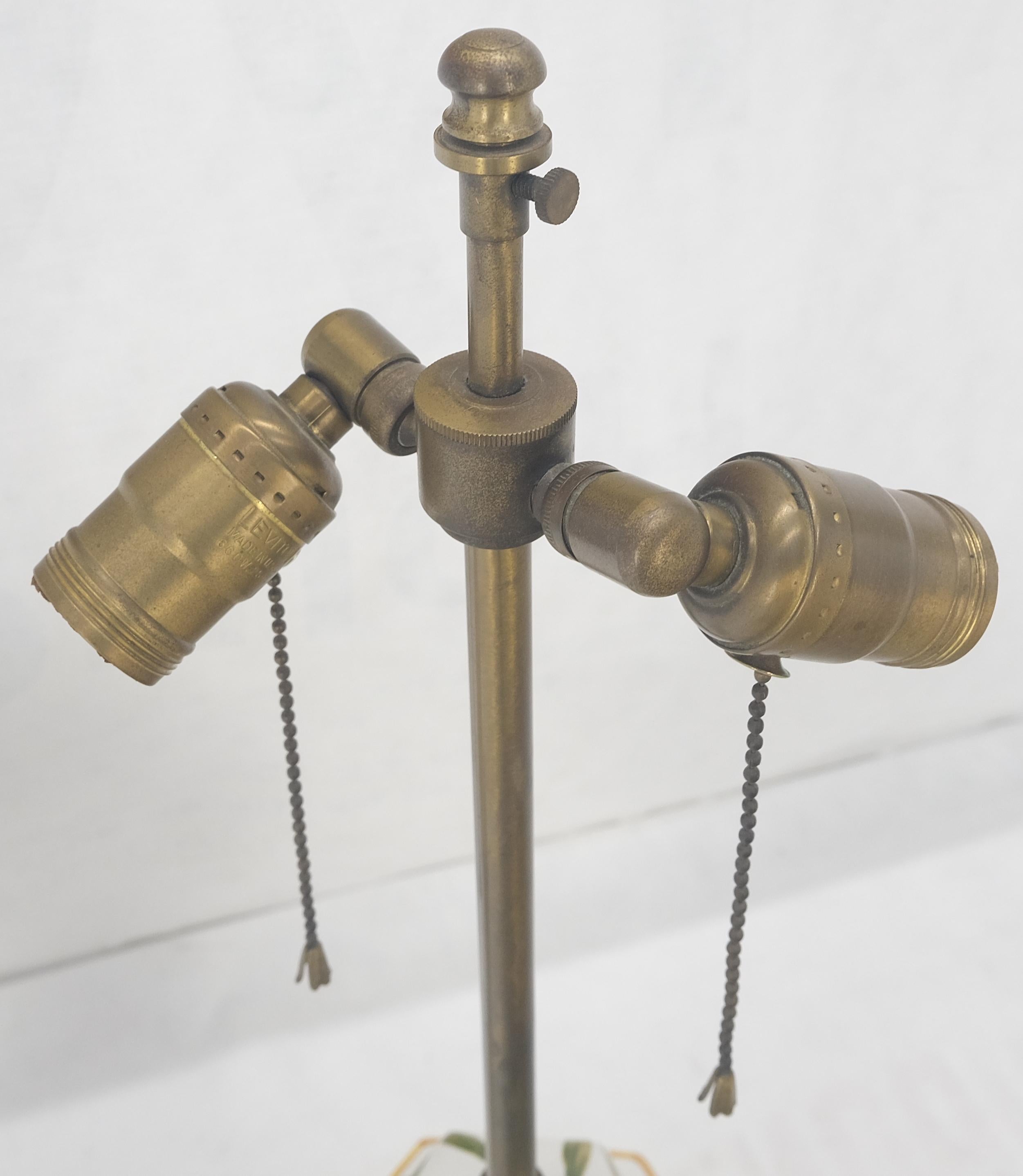 Peint à la main Paire de lampes en forme d'oignon en porcelaine, céramique à base hexagonale et motif bambou en vente