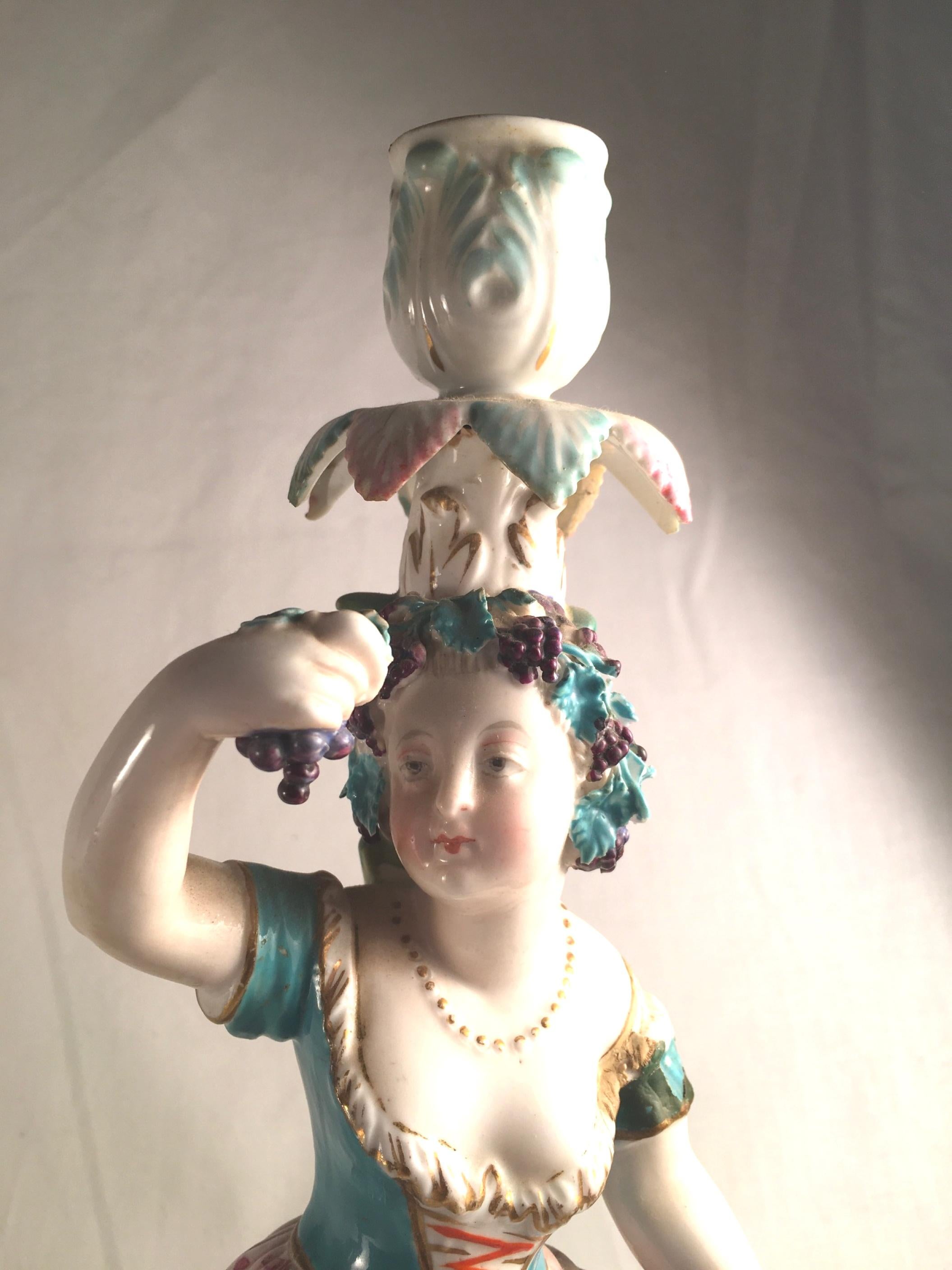Paire de bougeoirs figuratifs en porcelaine de style rococo, vers 1850 en vente 5