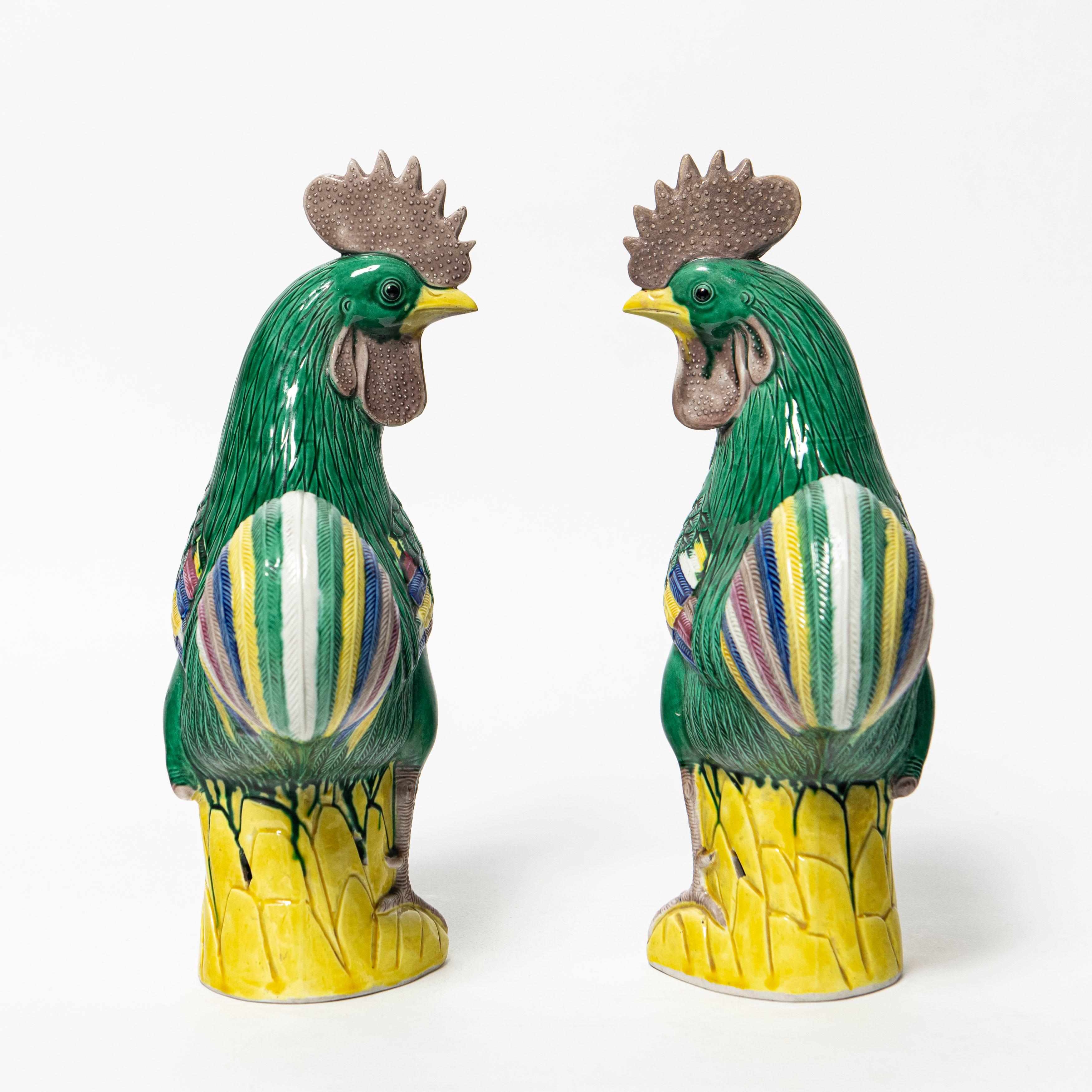 Chinese Export Pair of Porcelain Roosters Sculptures, China, Early 20th Century