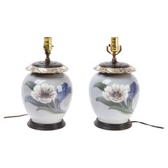 Coppia di lampade in porcellana argentata con montatura in bronzo