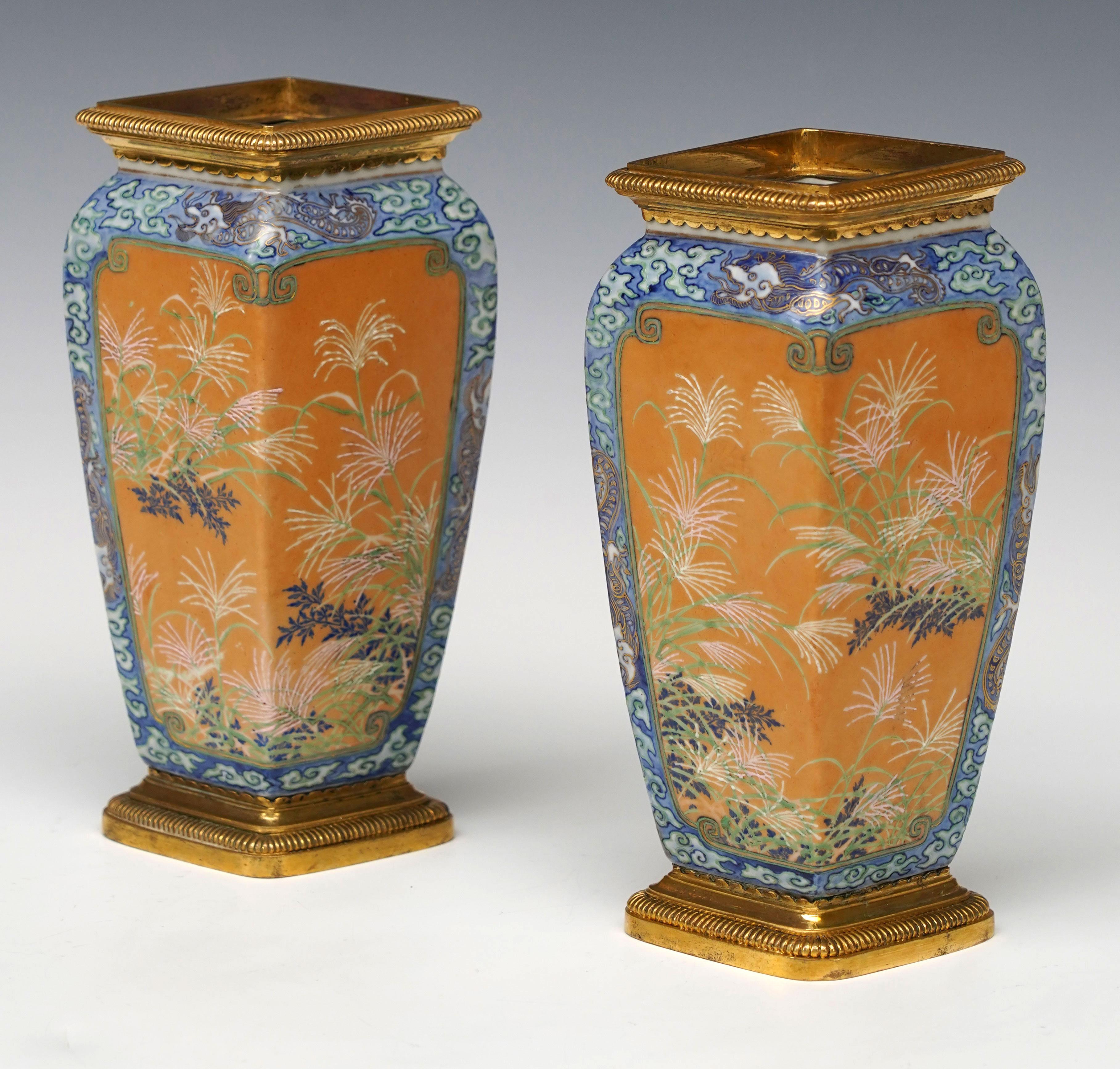 Français Paire  de vases en porcelaine, L'Escalier de Cristal, France, 1890 en vente