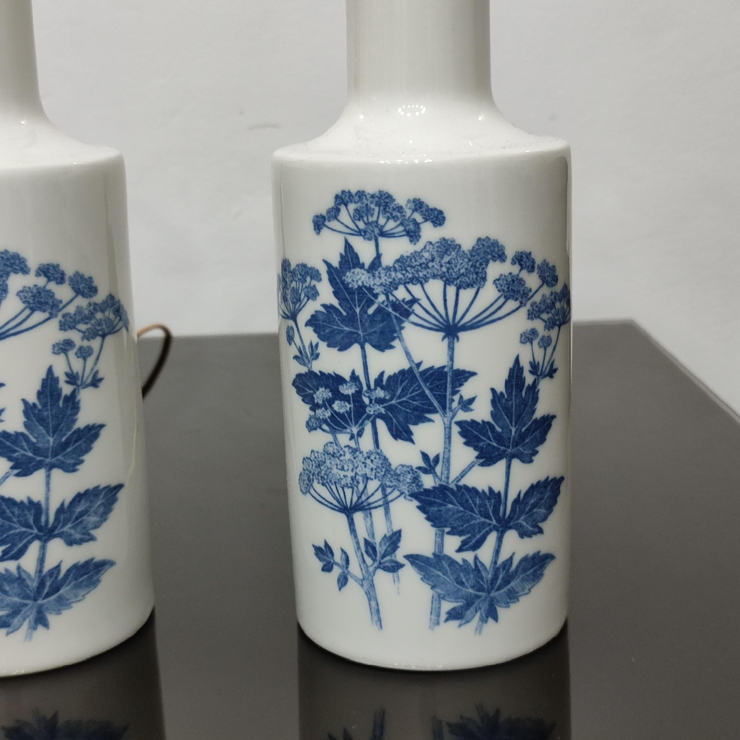 Milieu du XXe siècle Paire de lampes de table en porcelaine par Fog and Morup pour Royal Copenhagen, Danemark années 1960 en vente