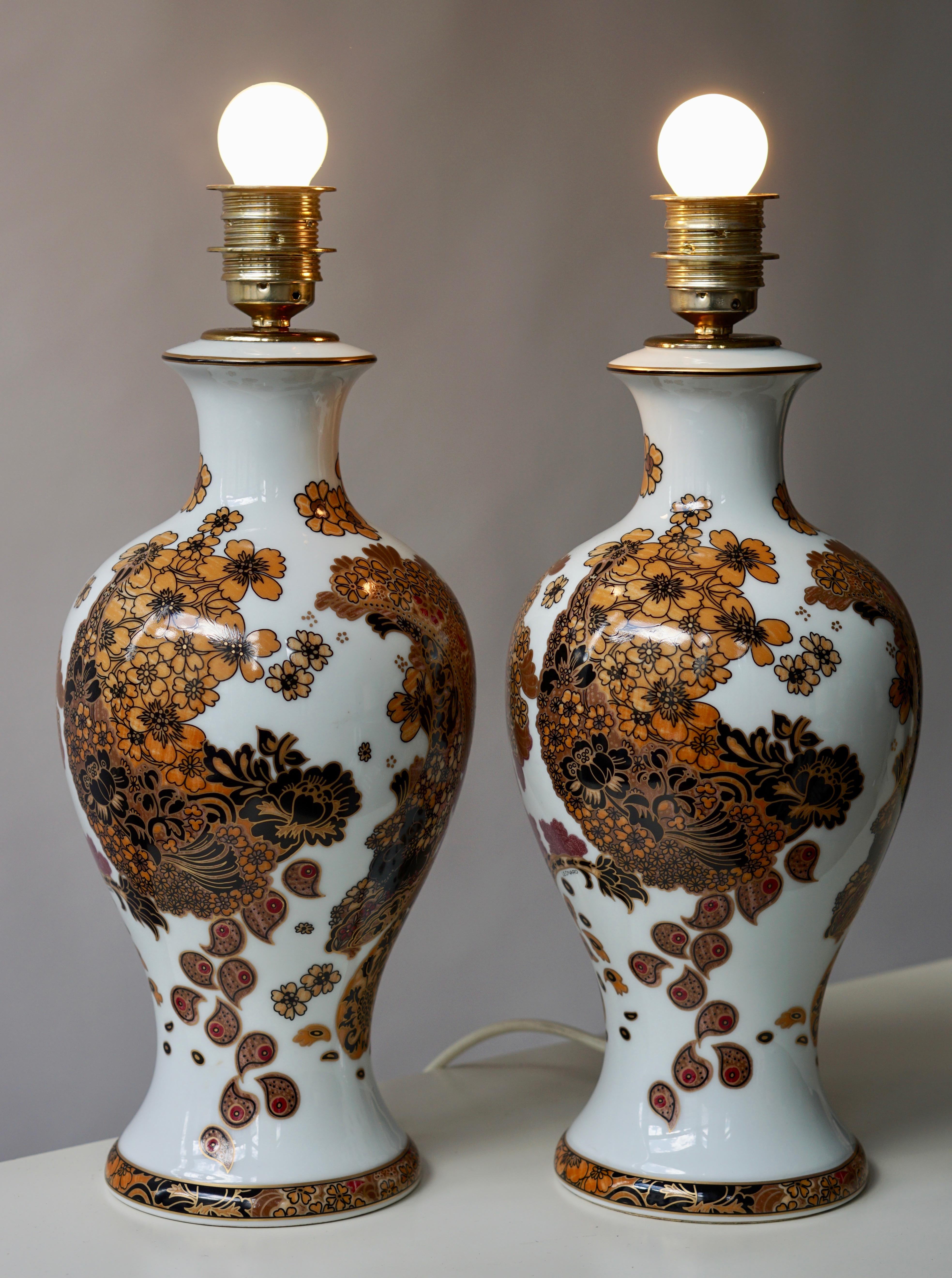 Una lámpara de mesa de porcelana en venta 11