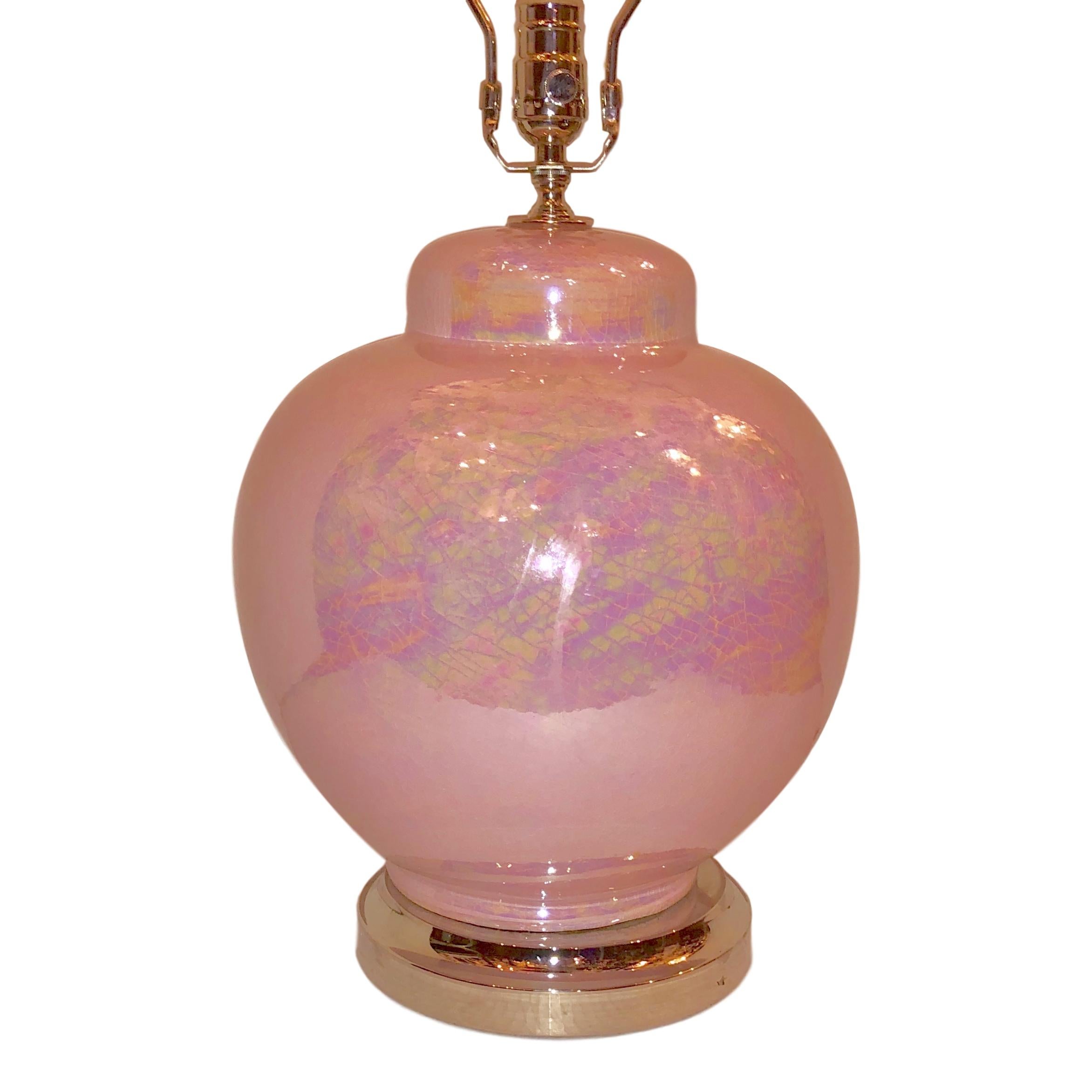 Paire de lampes de table italiennes en porcelaine émaillée rose datant des années 1950.

Mesures :
Hauteur du corps : 15.5