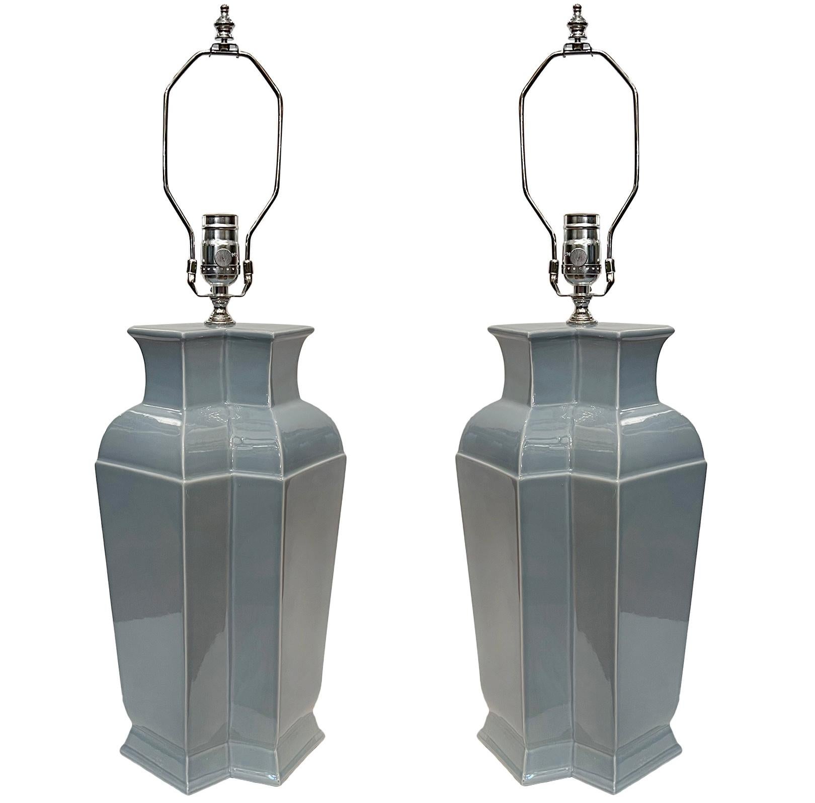 Paar Porzellan-Tischlampen im Zustand „Gut“ im Angebot in New York, NY