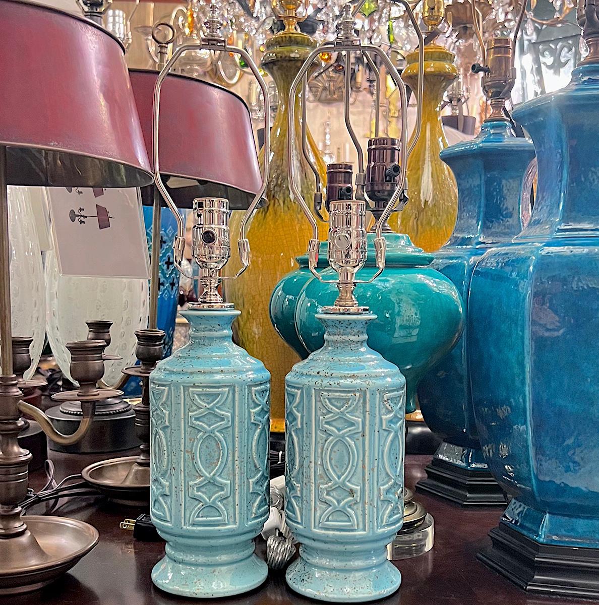 Paire de lampes de table en porcelaine en vente 1