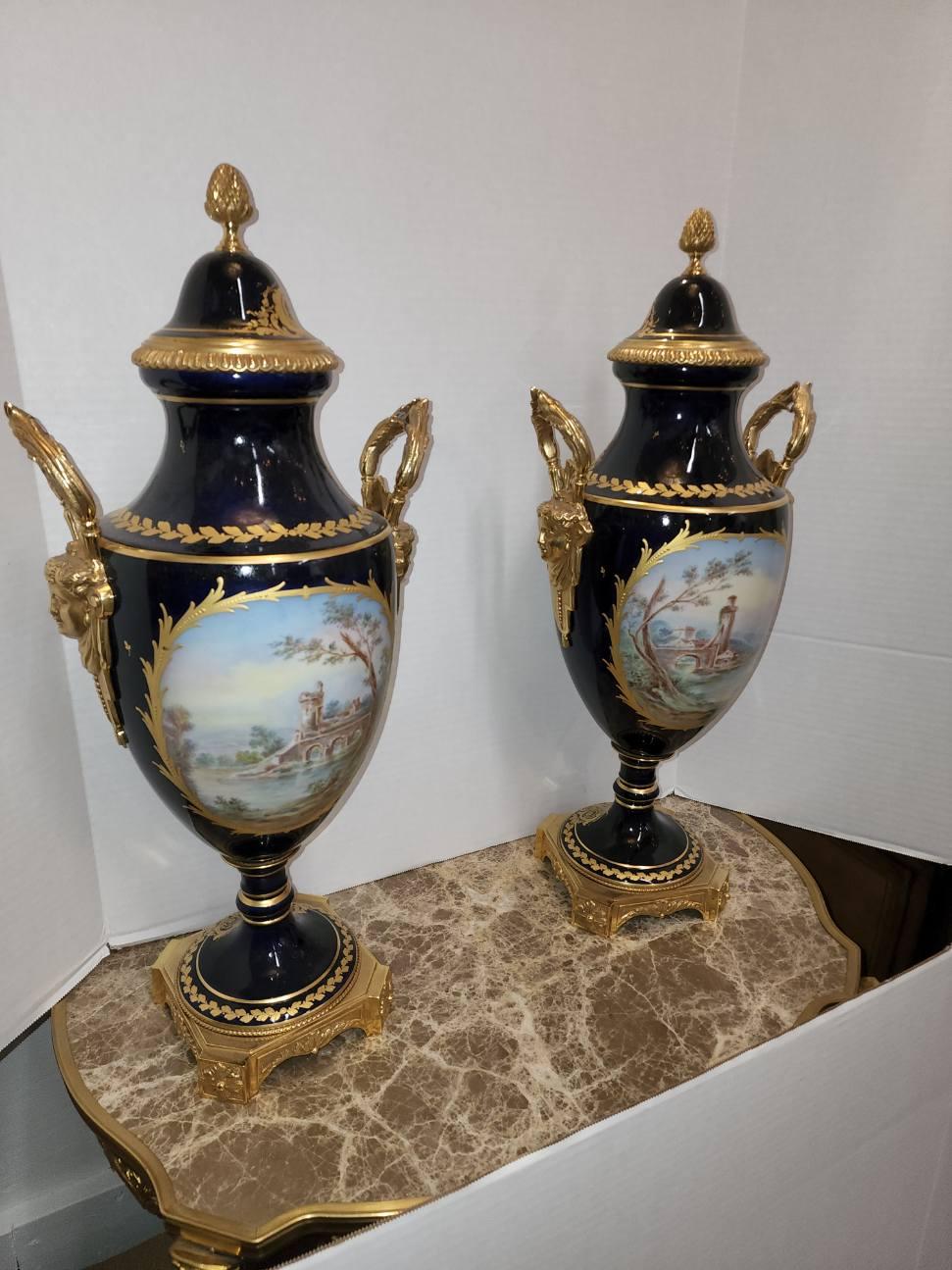 Pair of Porcelain Urns  In Excellent Condition For Sale In Dallas, TX