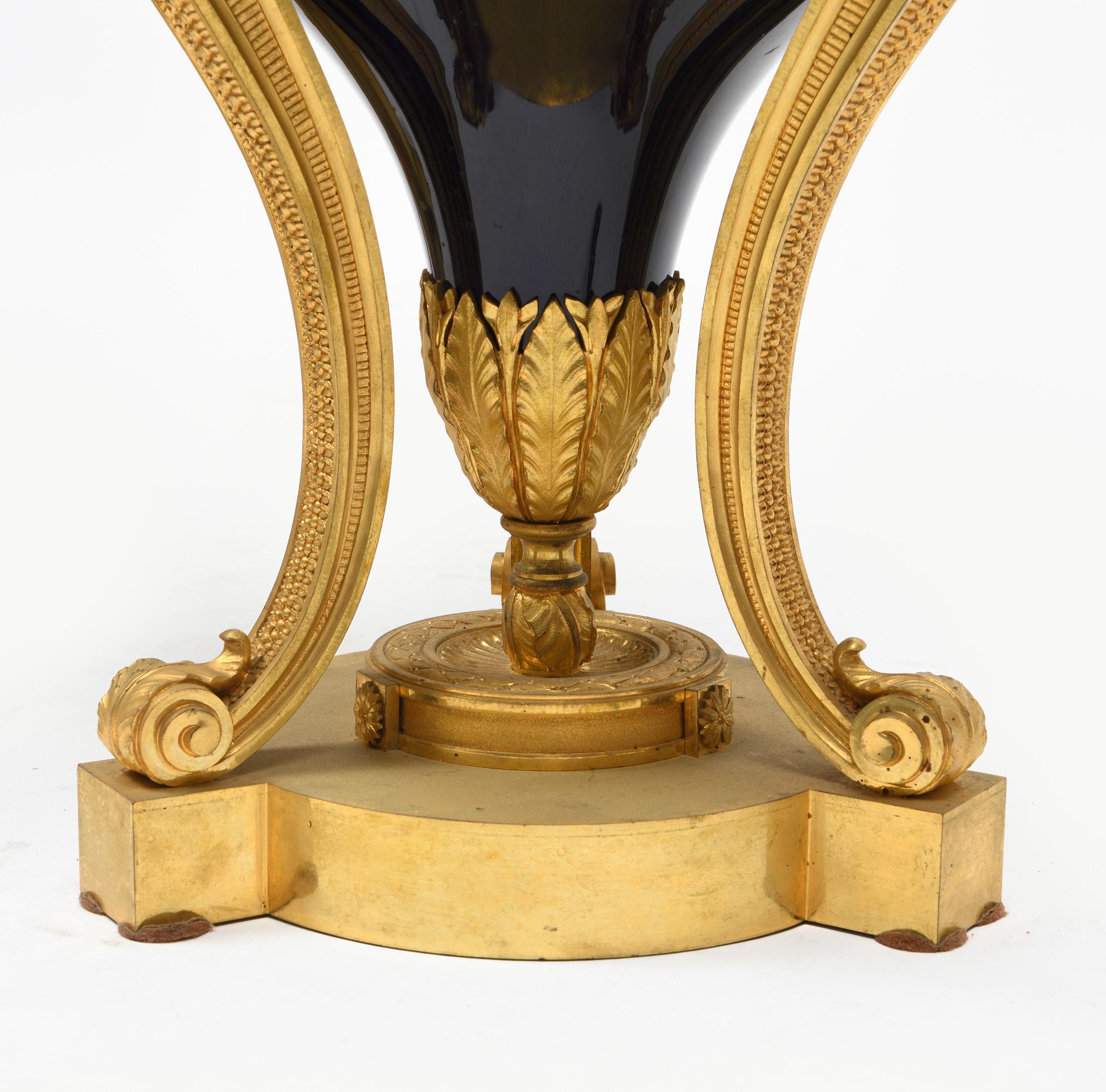 Pair of Porcelain Vase Ormolu Bronze In Good Condition For Sale In Los Angeles, CA