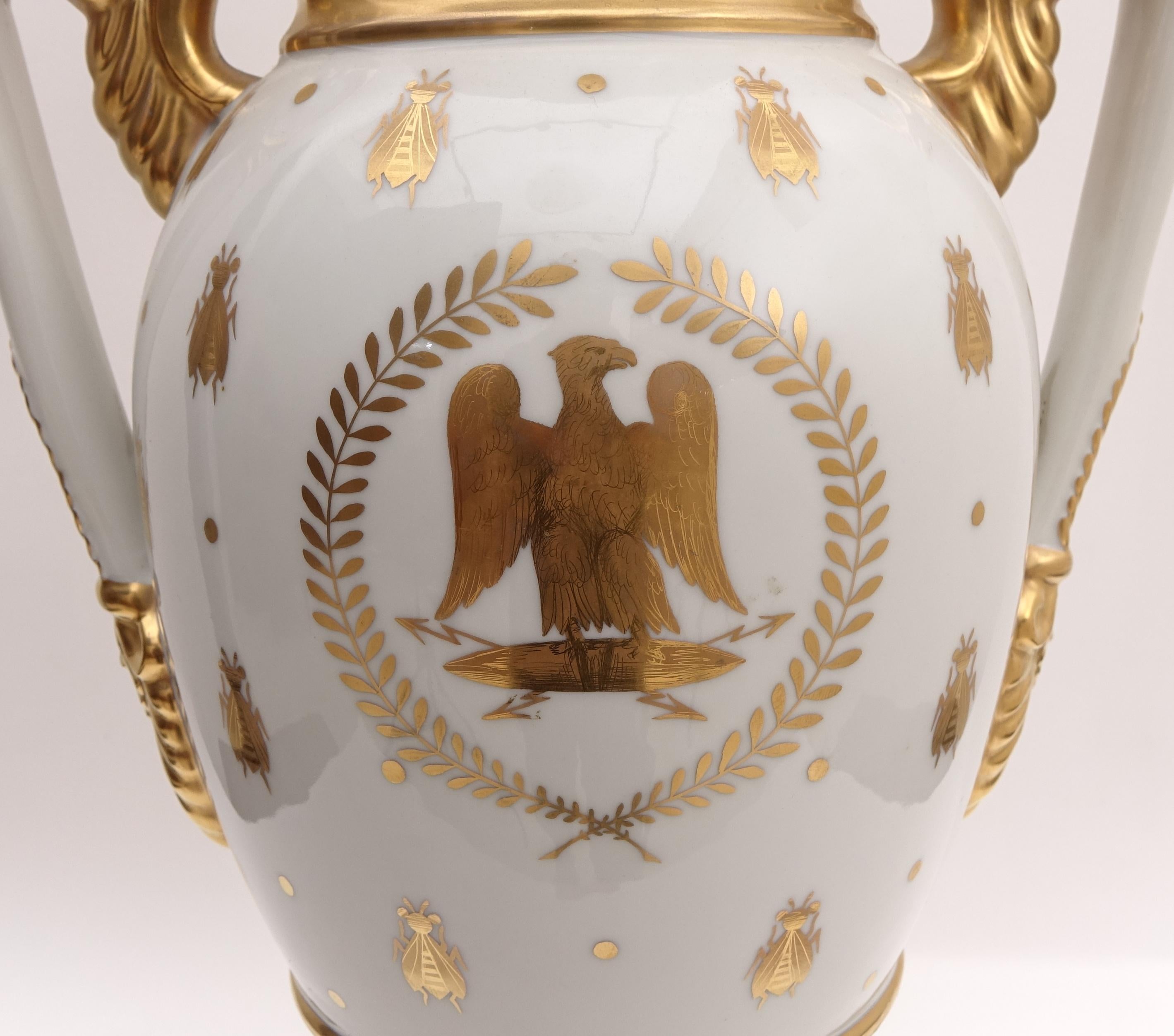 Pair of porcelain vases Empire old Paris Napoleon imperial eagle
Exceptional empire porcelain vases made in the early nineteenth century during the Napoleonic period in Paris. They appear perfectly undamaged. A real miracle that there are no breaks