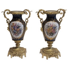 Pareja de jarrones de porcelana