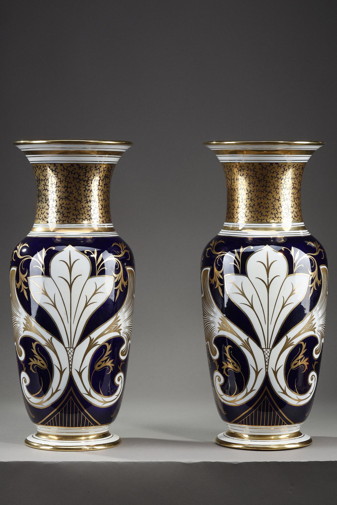 Pair of Porcelain Vases from Bayeux In Good Condition For Sale In Paris, FR