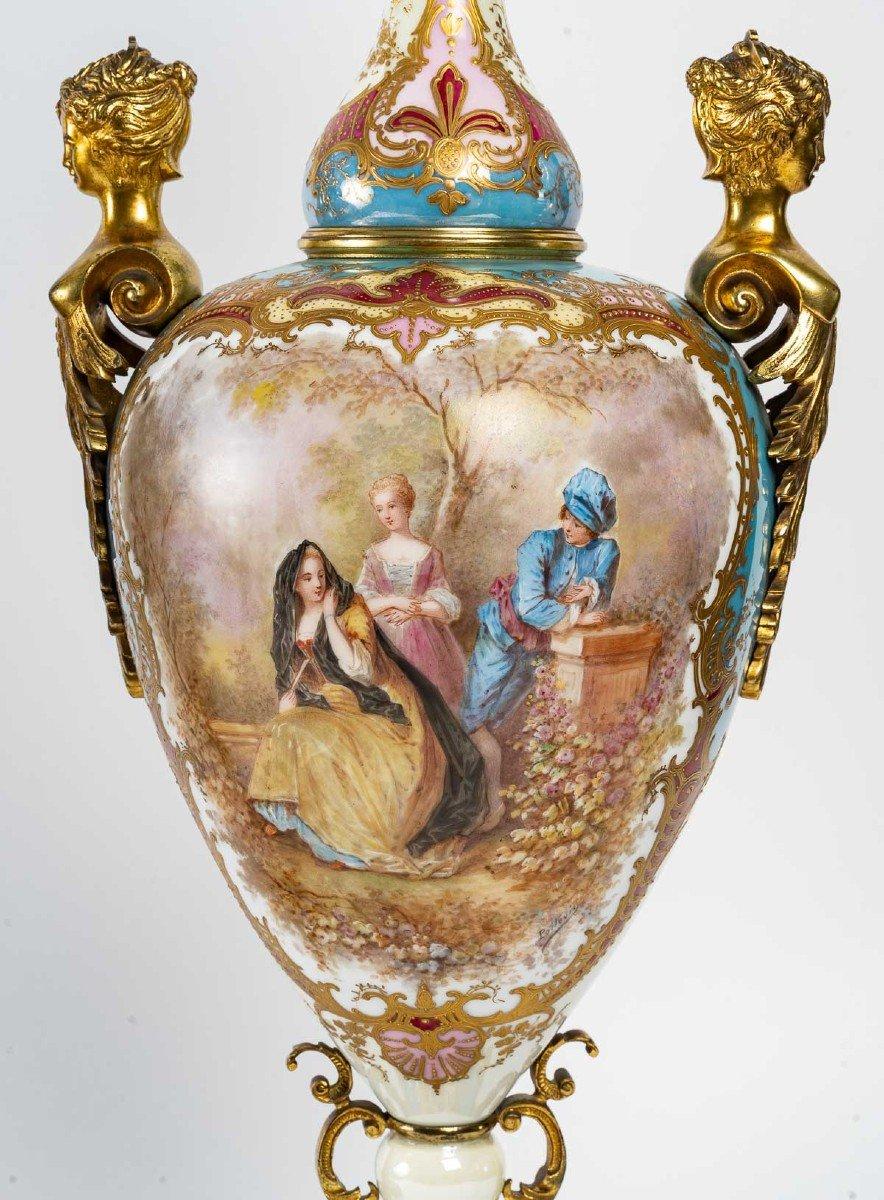Pair of Porcelain Vases, Late 19th Century 2