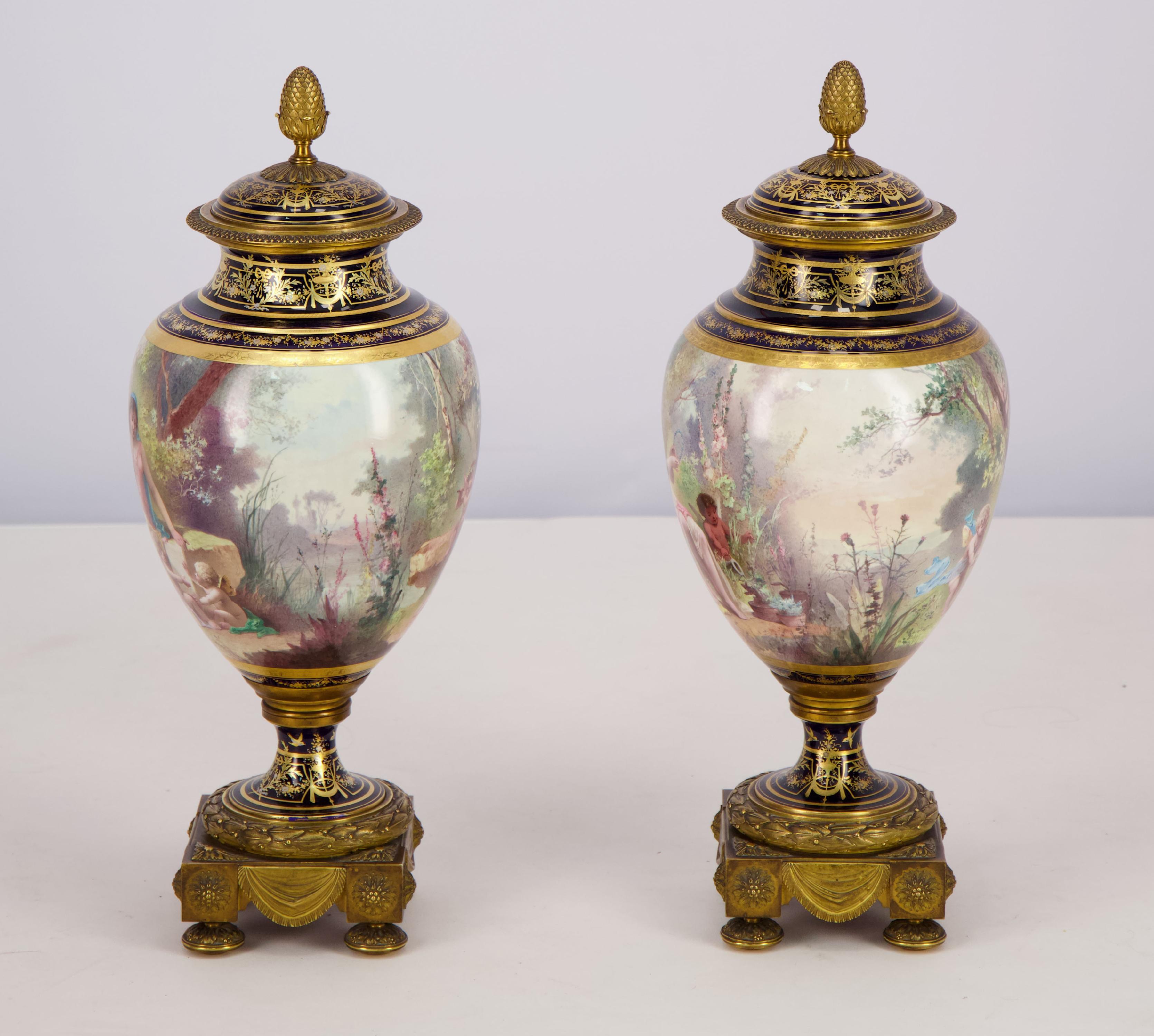 Pair of porcelain vases mounted in gilt bronze, circa 1890 For Sale 3