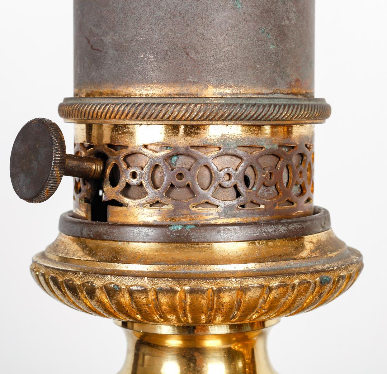 Paar Porzellanvasen mit Goldbronze-Montierung in Lampen von Gagneau Paris  XIX. Jahrhundert (Spätes 19. Jahrhundert) im Angebot