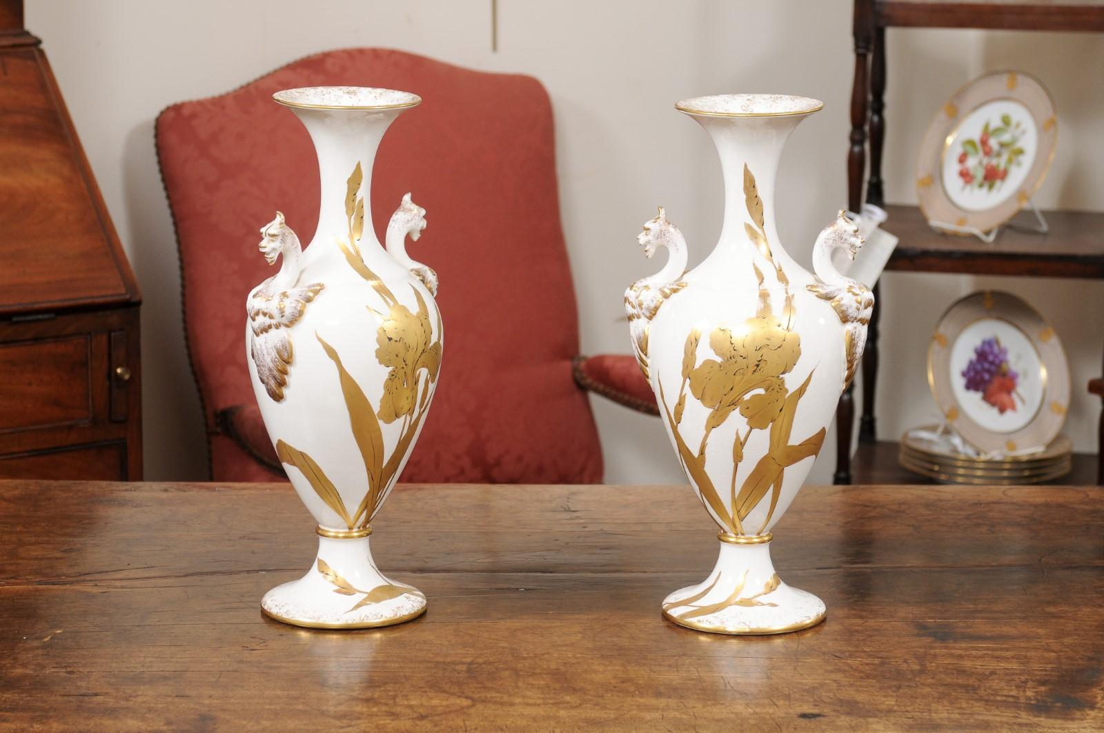 Pair of Porcelain Vases with Gilt Painted Irises, 20th Century Italy For Sale 7