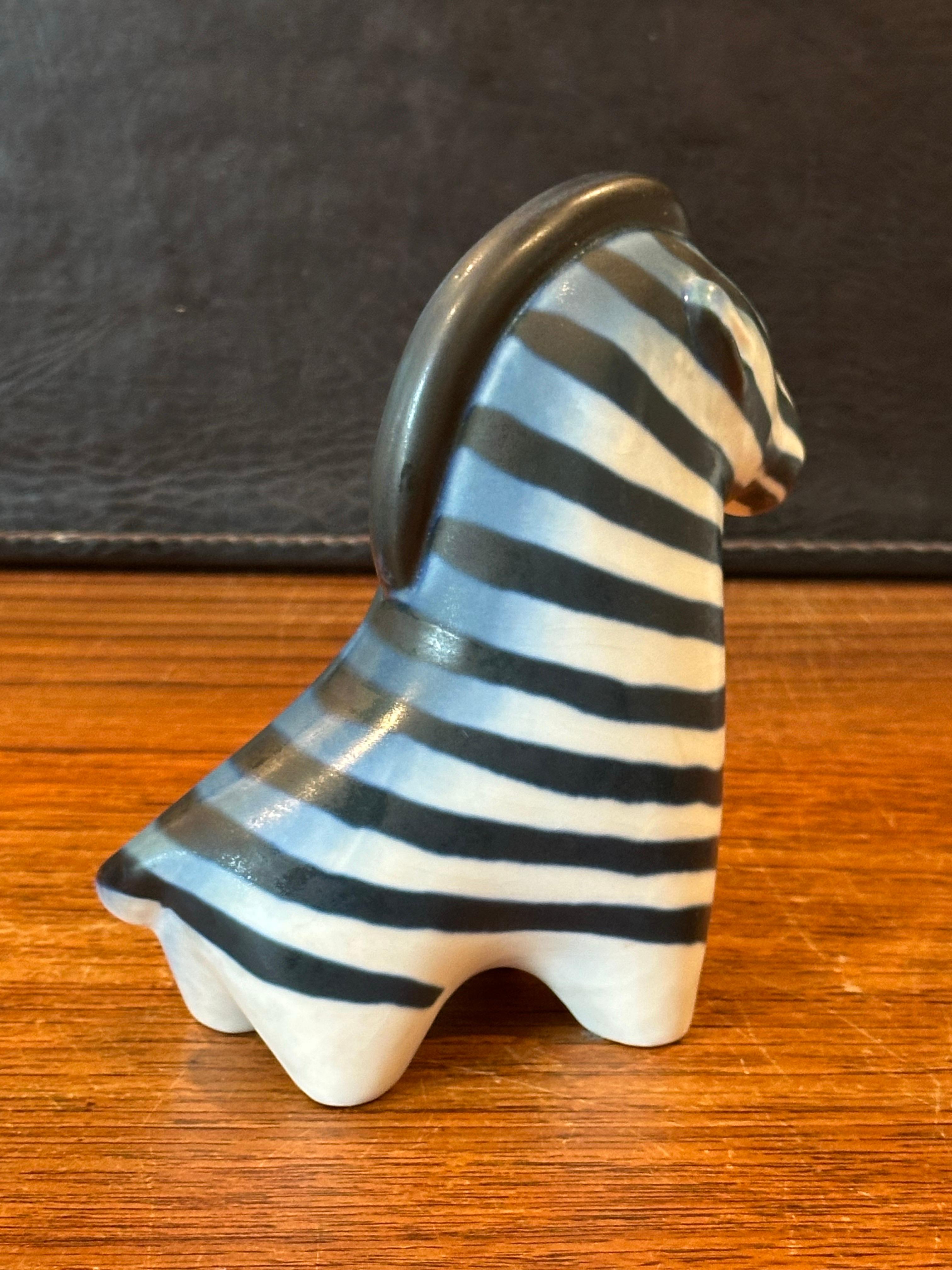 Coppia di sculture di Zebra in porcellana di Taisto Kaassinenv per Arabia of Finland in vendita 4