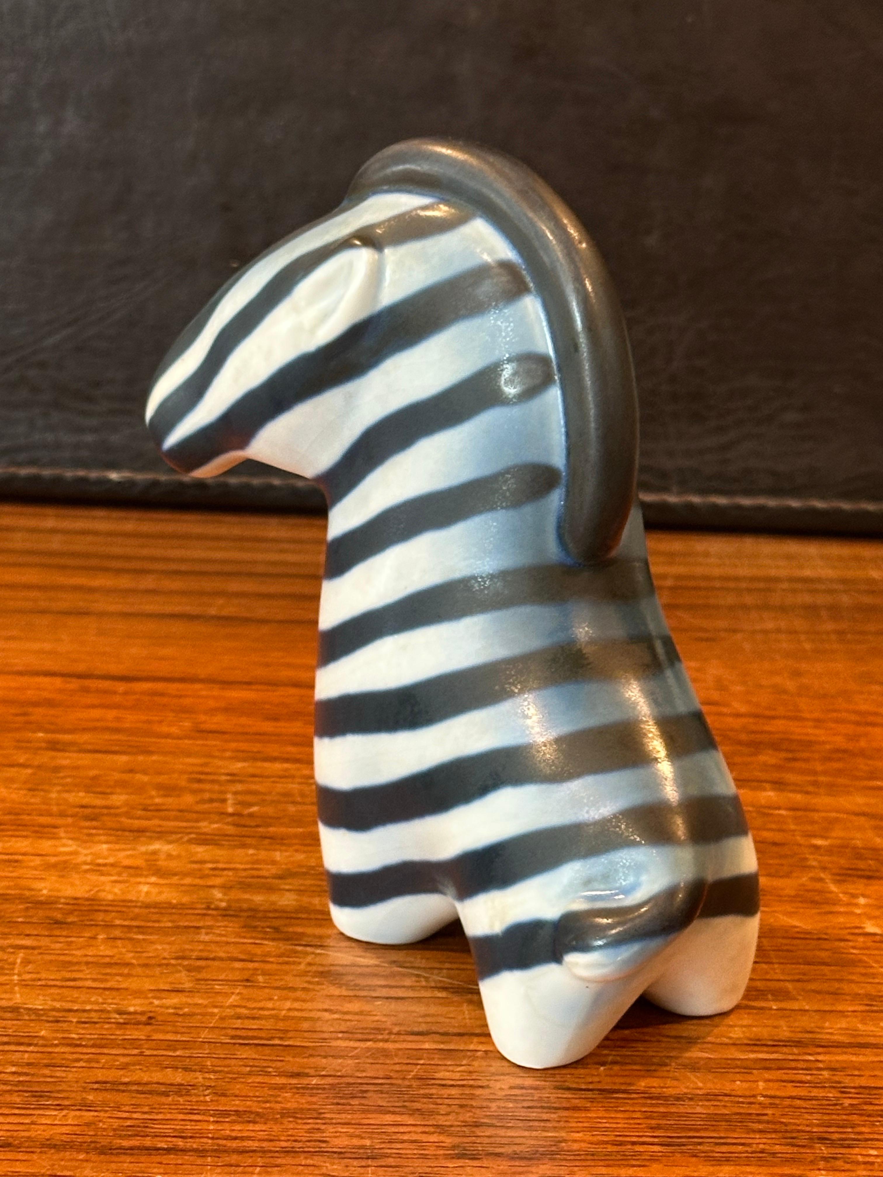 Coppia di sculture di Zebra in porcellana di Taisto Kaassinenv per Arabia of Finland in vendita 5