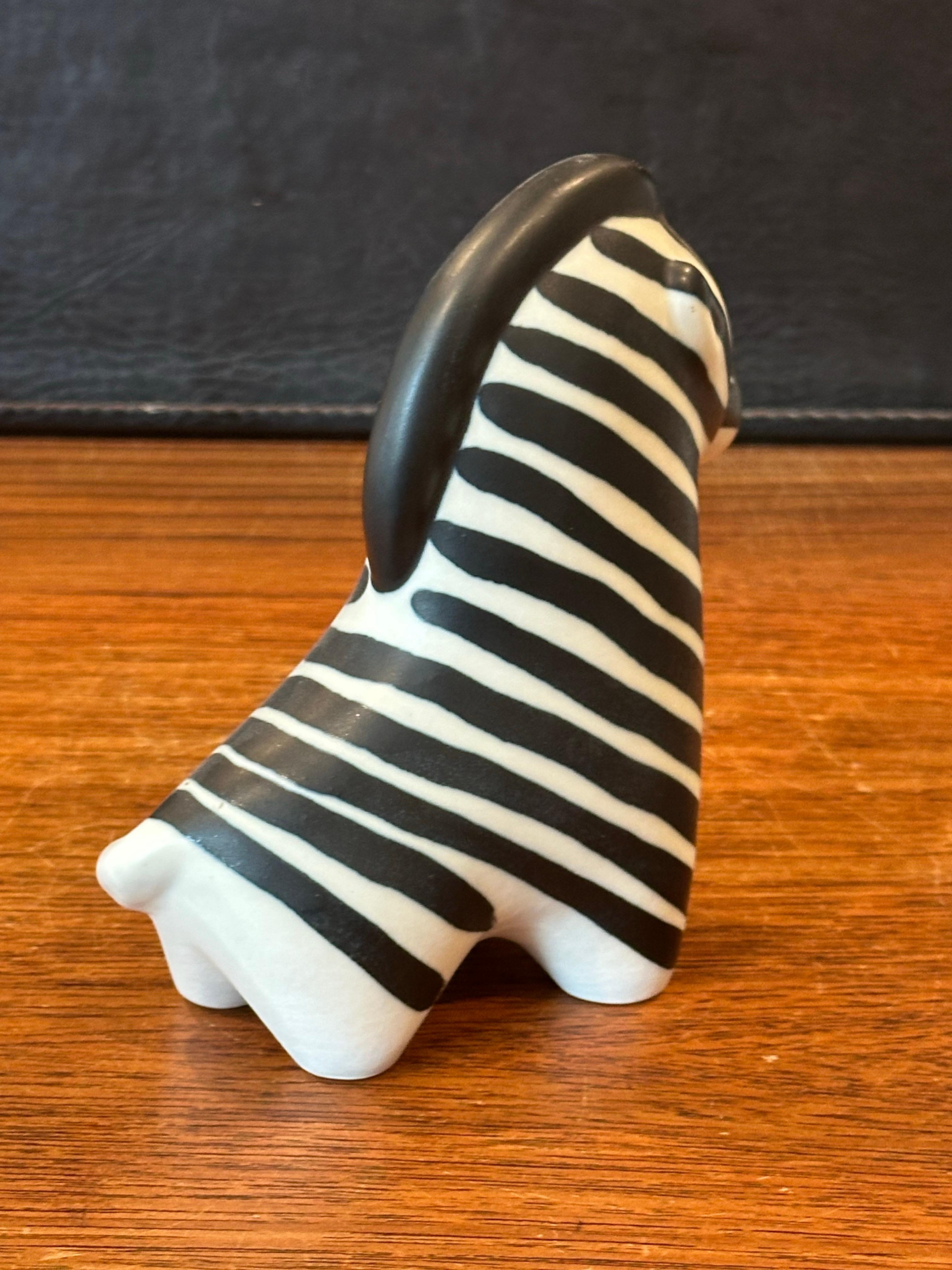 Coppia di sculture di Zebra in porcellana di Taisto Kaassinenv per Arabia of Finland in vendita 7