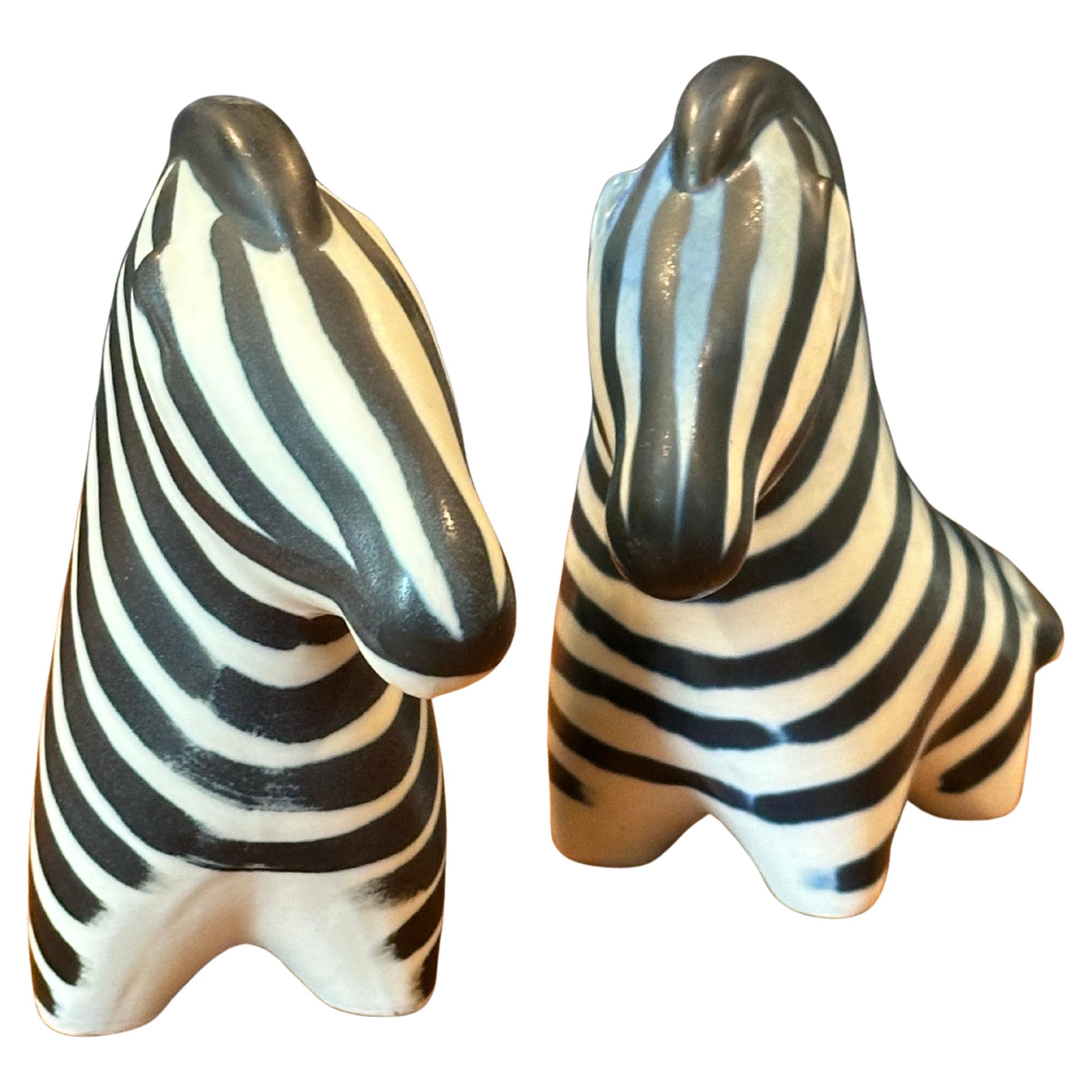 Coppia di sculture di Zebra in porcellana di Taisto Kaassinenv per Arabia of Finland in vendita 10