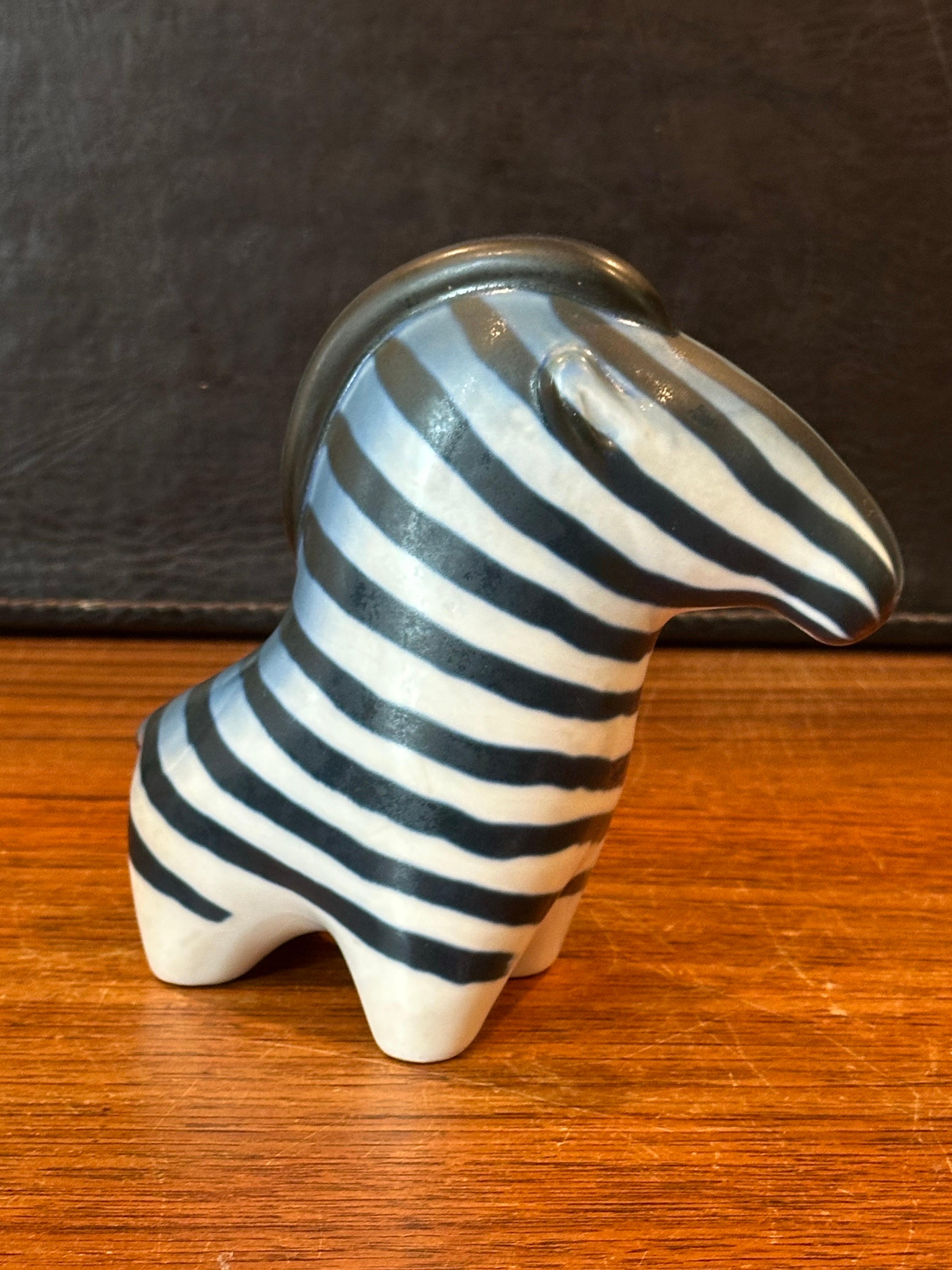 Coppia di sculture di Zebra in porcellana di Taisto Kaassinenv per Arabia of Finland in vendita 1