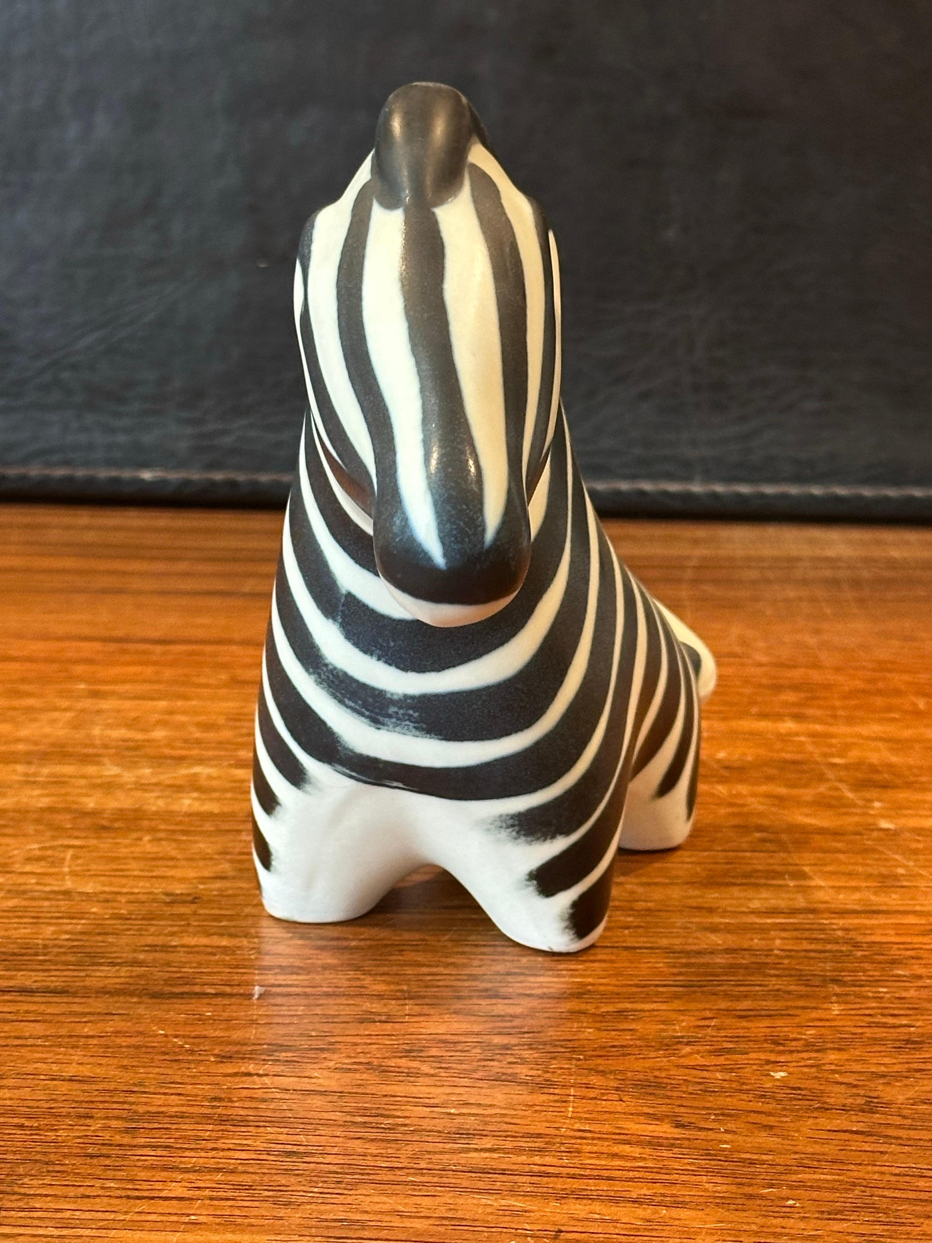 Coppia di sculture di Zebra in porcellana di Taisto Kaassinenv per Arabia of Finland in vendita 2