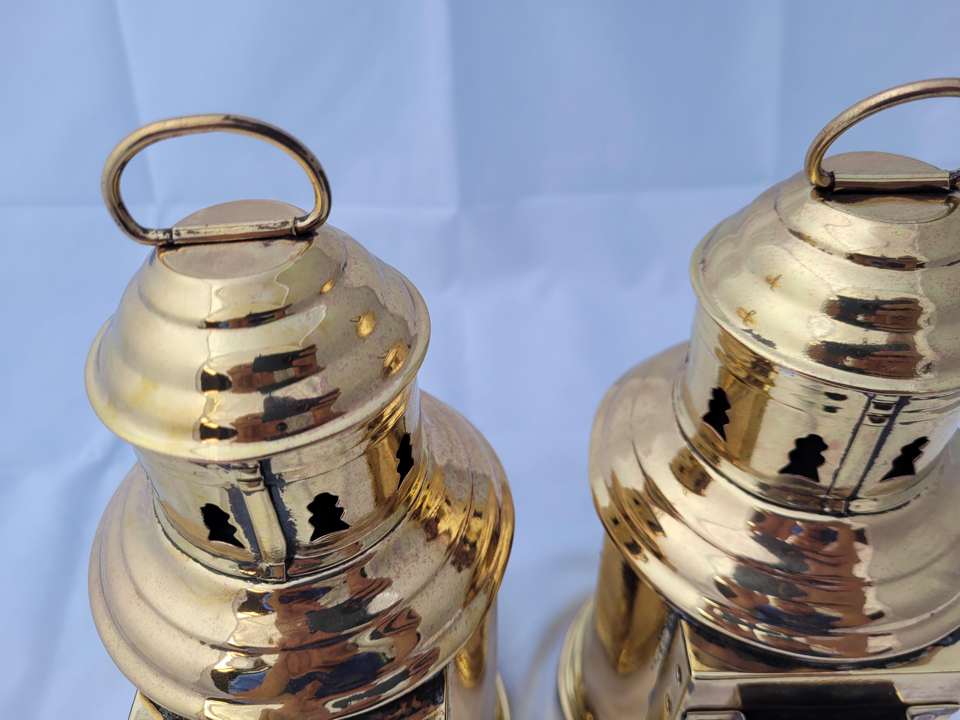 Pair of Port and Starboard Boat Lanterns For Sale 7